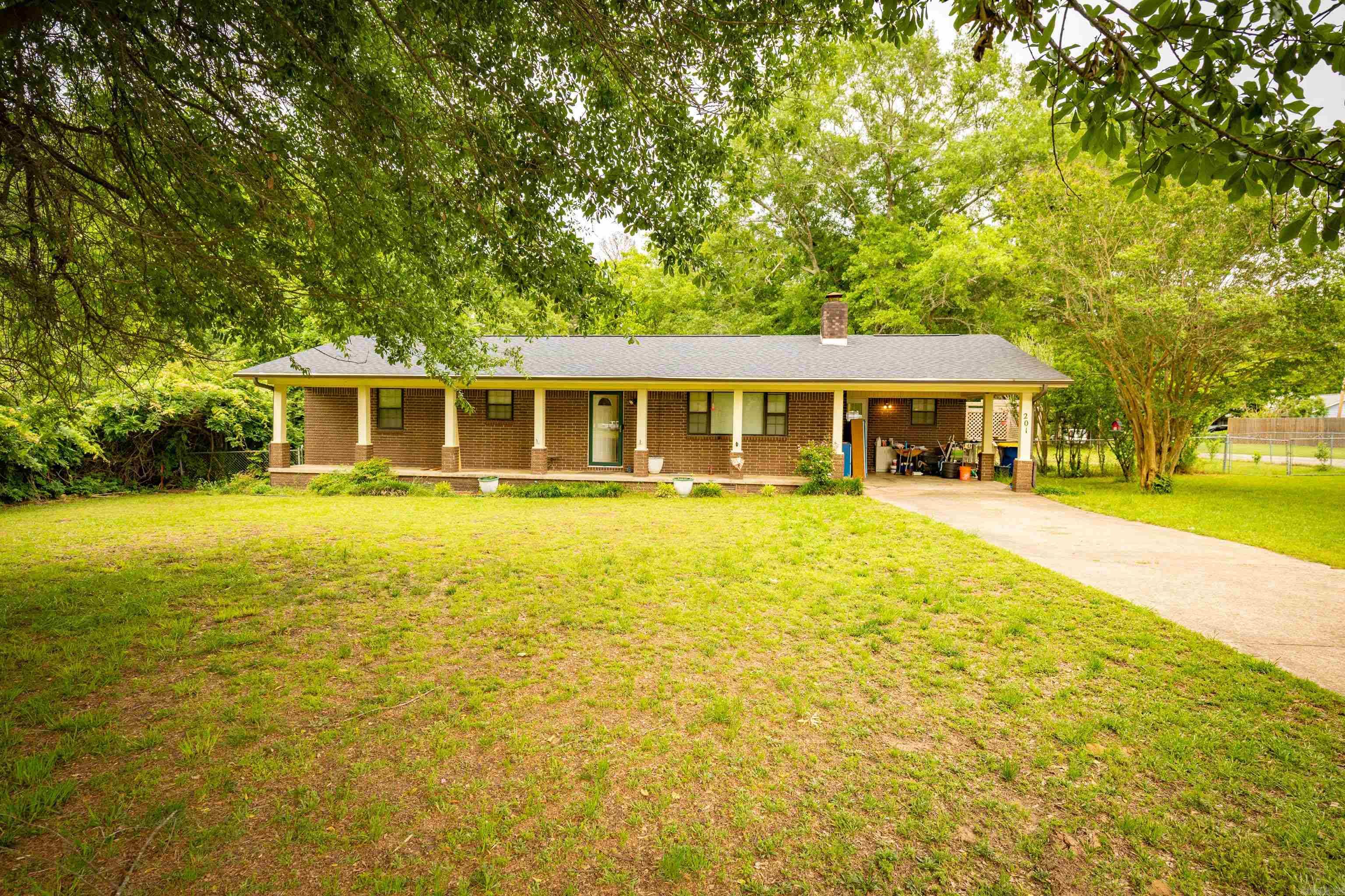 201 Honeysuckle Lane Property Photo 1