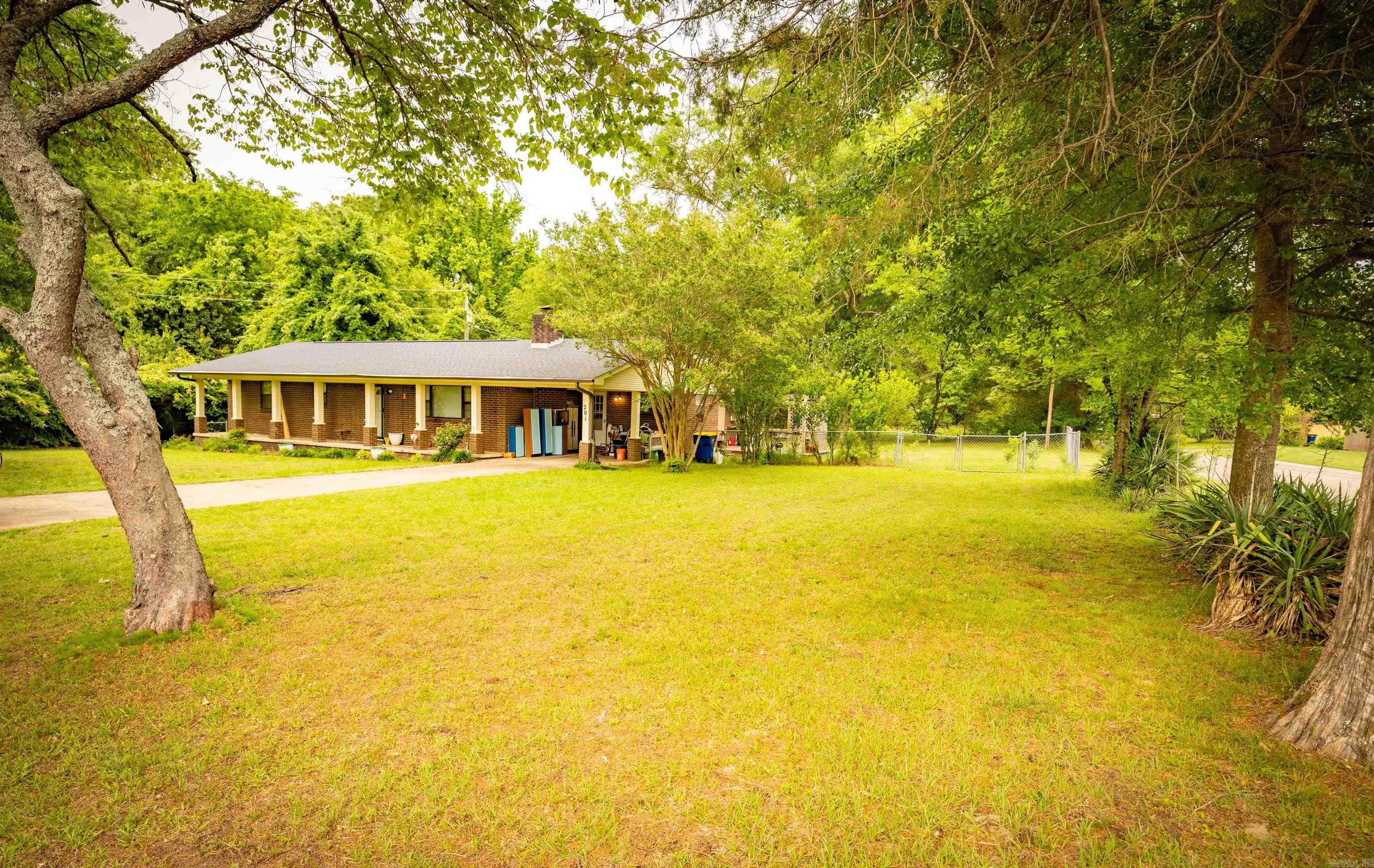 201 Honeysuckle Lane Property Photo 2