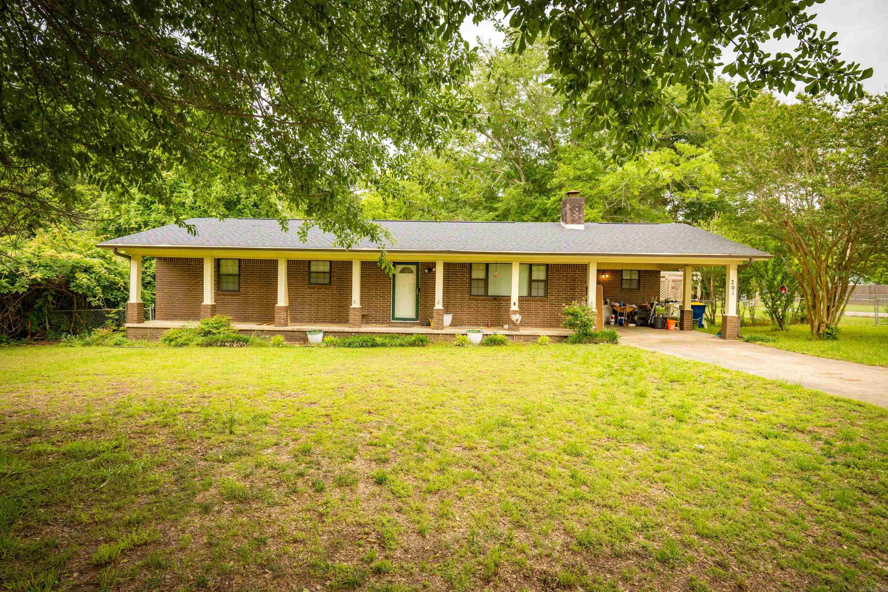 201 Honeysuckle Lane Property Photo 3