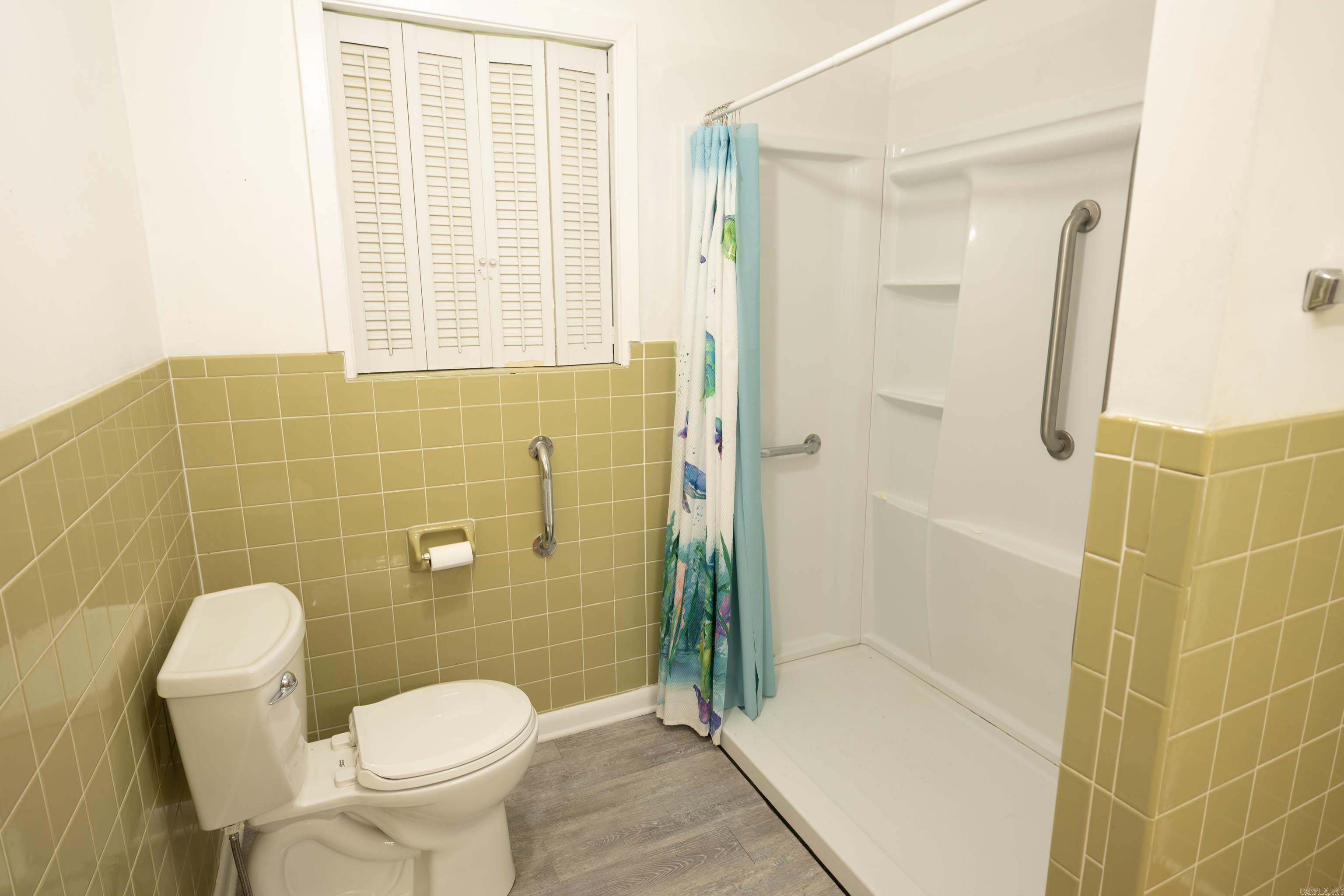 201 Honeysuckle Lane Property Photo 9