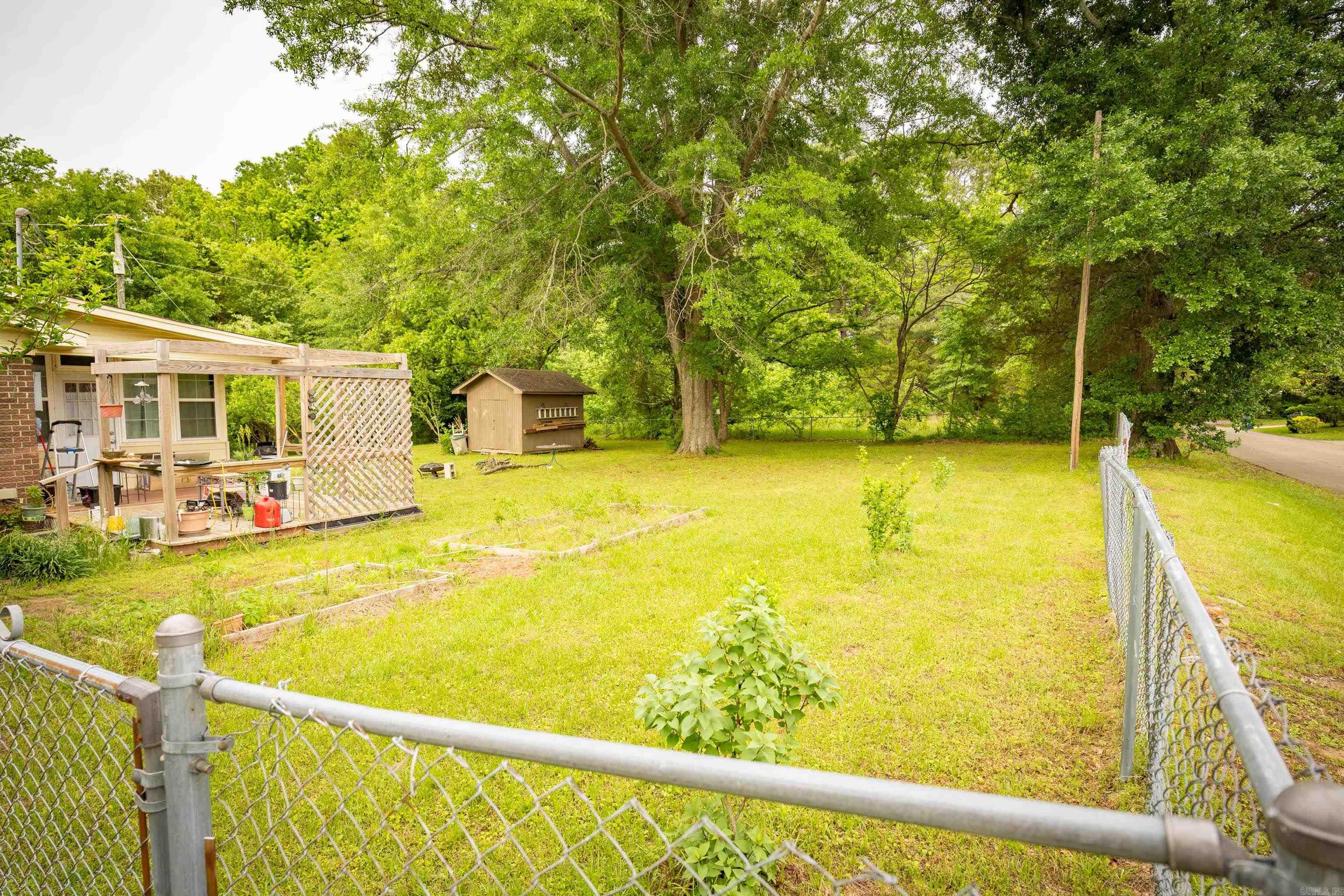 201 Honeysuckle Lane Property Photo 21