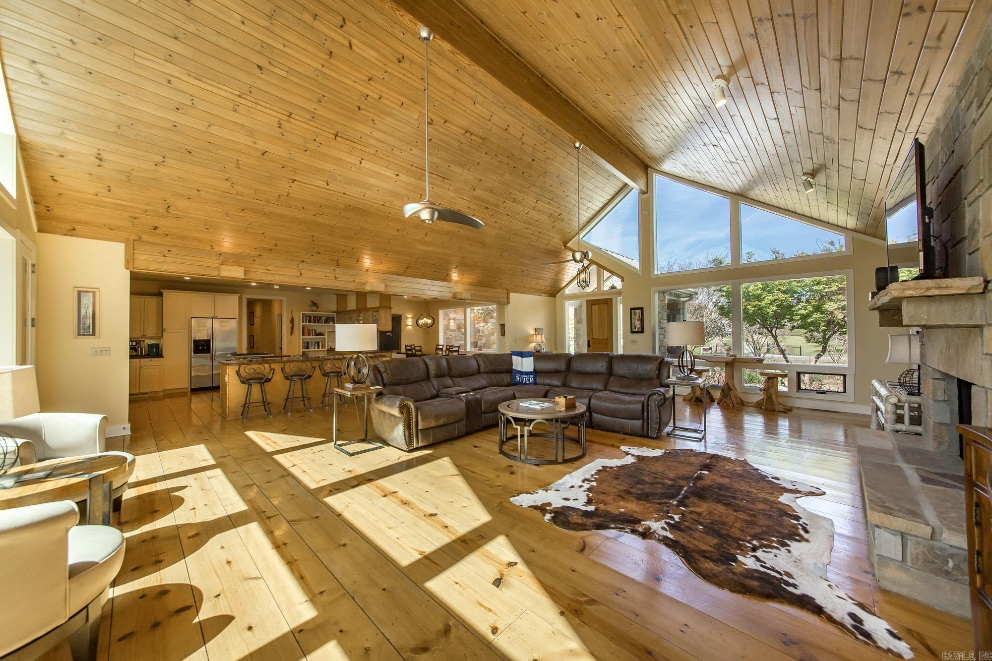 3139 Riverbend Road Property Photo 4