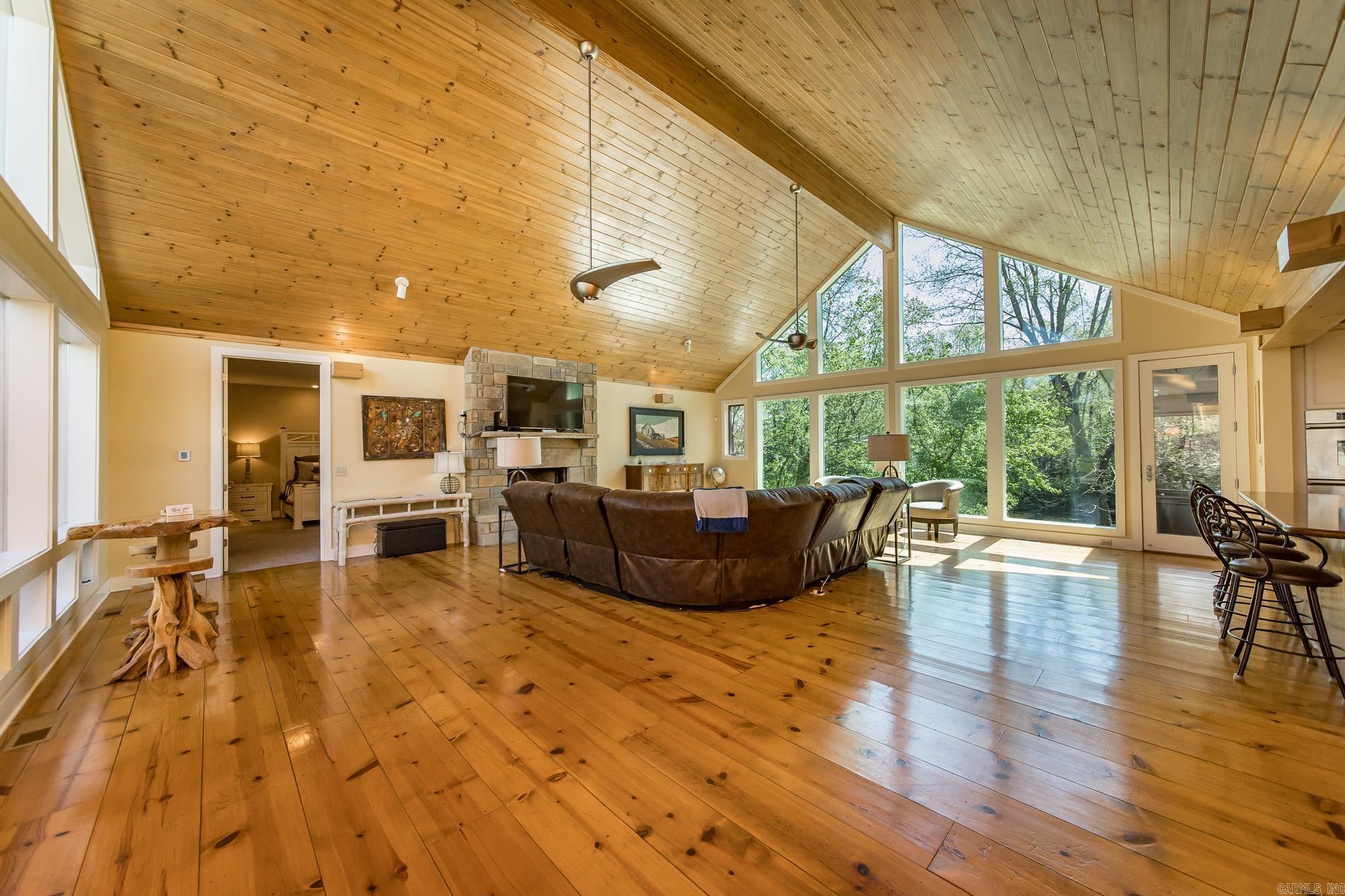 3139 Riverbend Road Property Photo 5