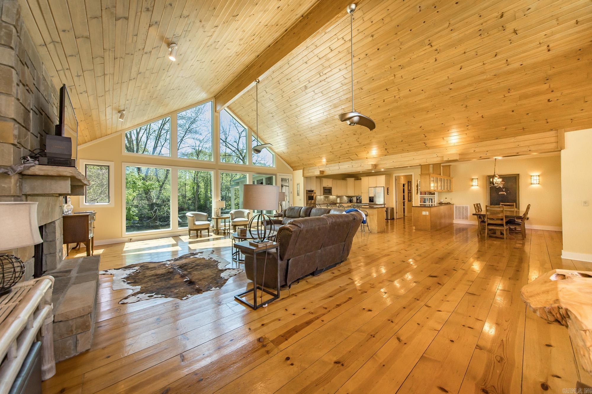 3139 Riverbend Road Property Photo 6