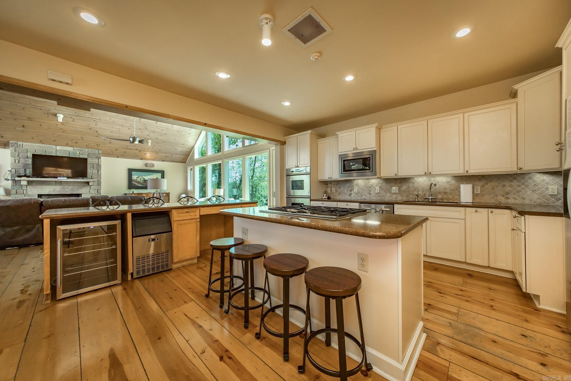 3139 Riverbend Road Property Photo 11