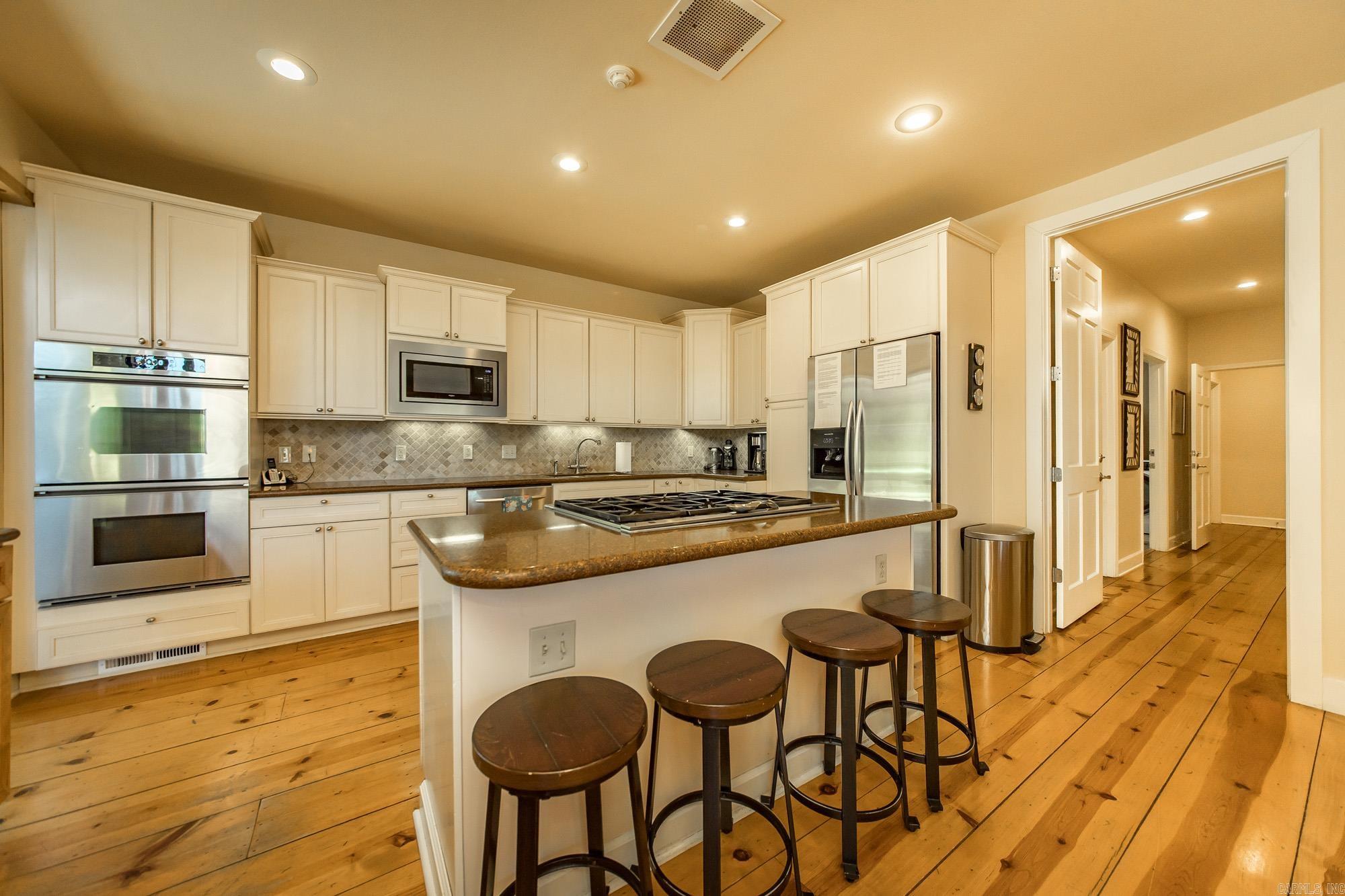 3139 Riverbend Road Property Photo 13