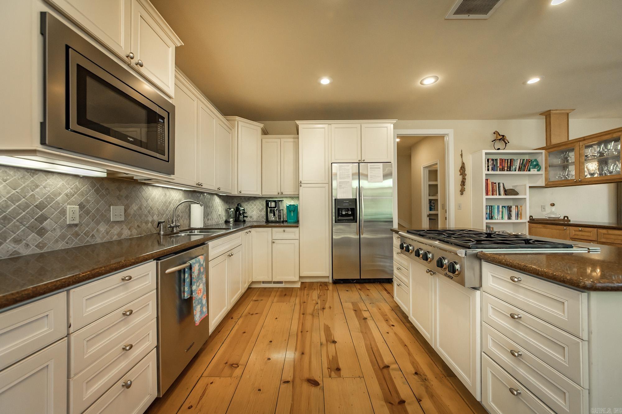 3139 Riverbend Road Property Photo 14