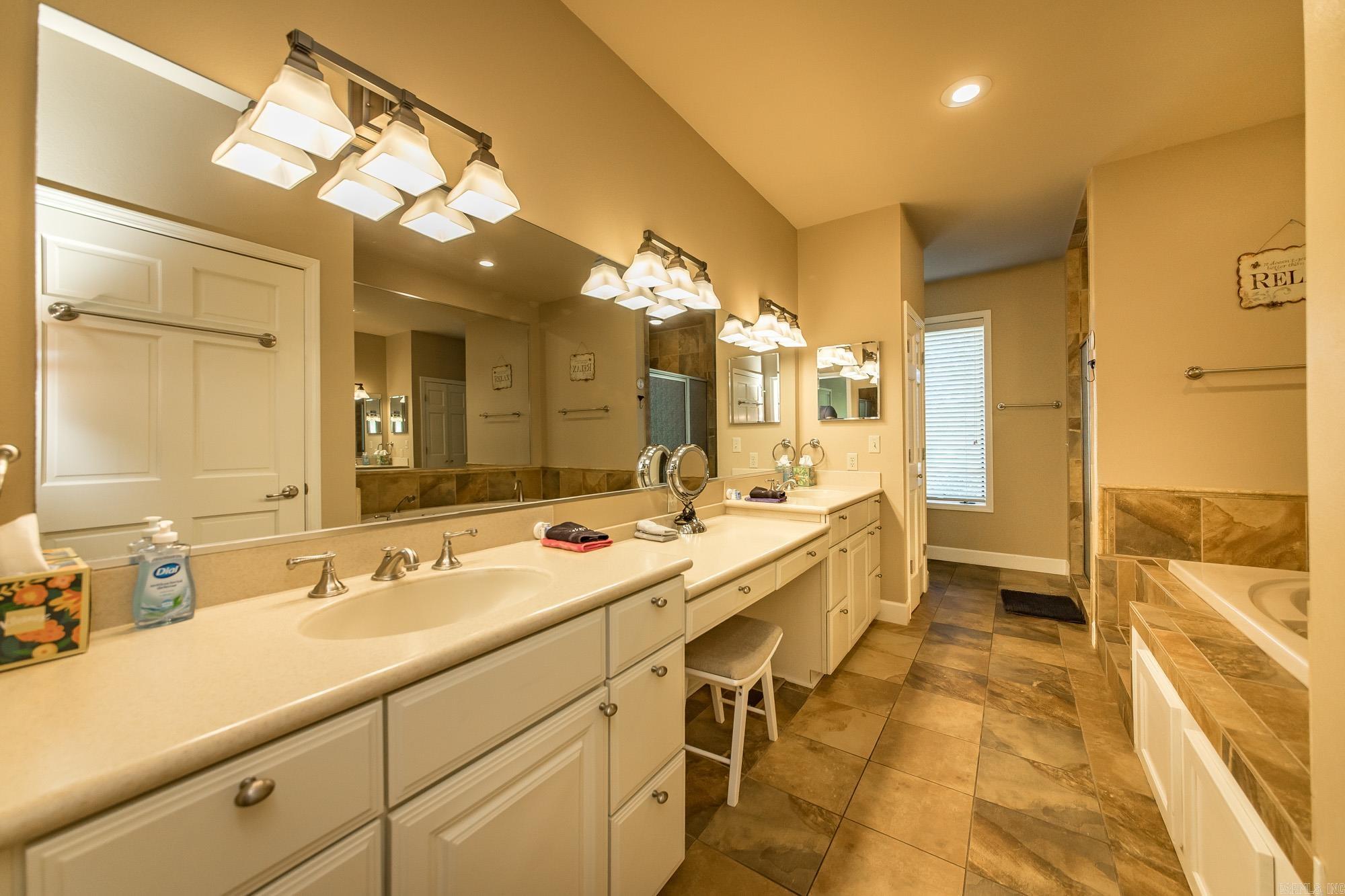 3139 Riverbend Road Property Photo 18