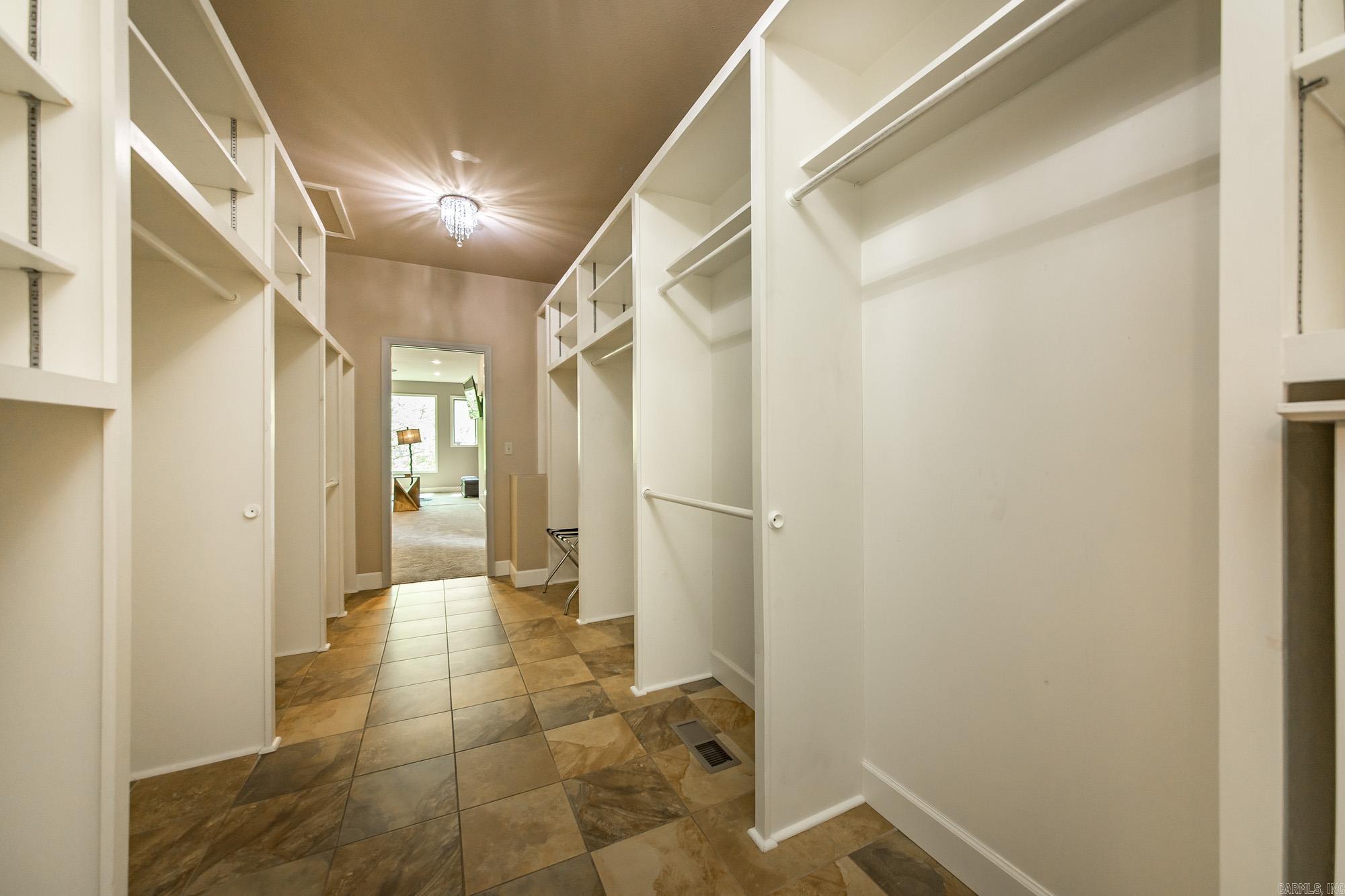 3139 Riverbend Road Property Photo 21