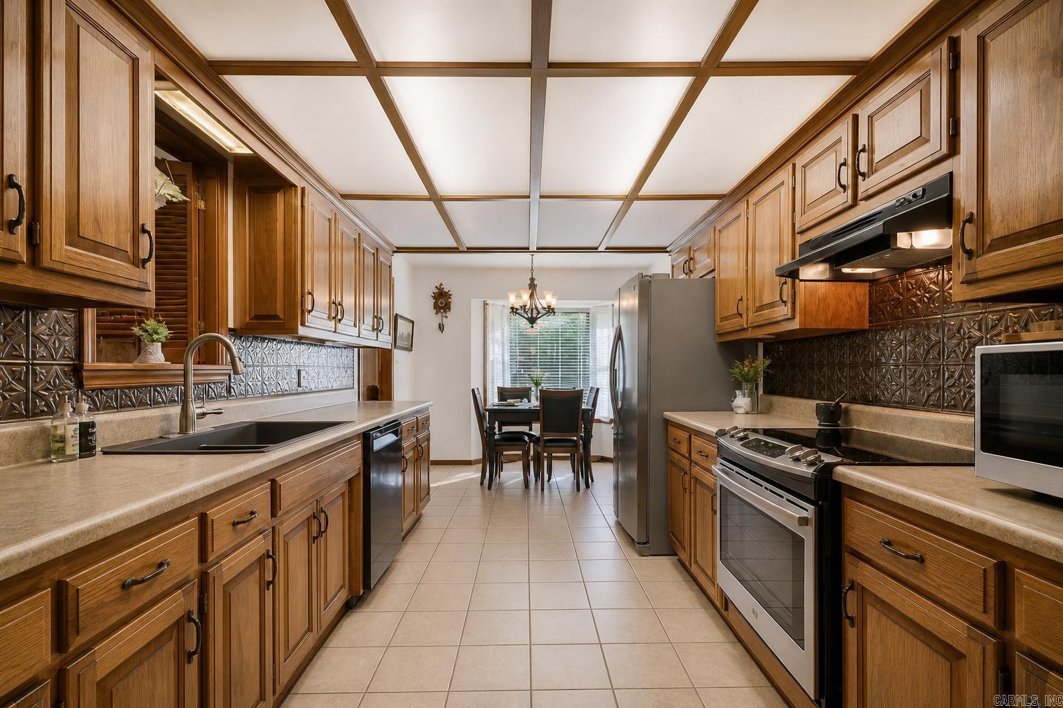 105 Elfen Glen St Property Photo 6
