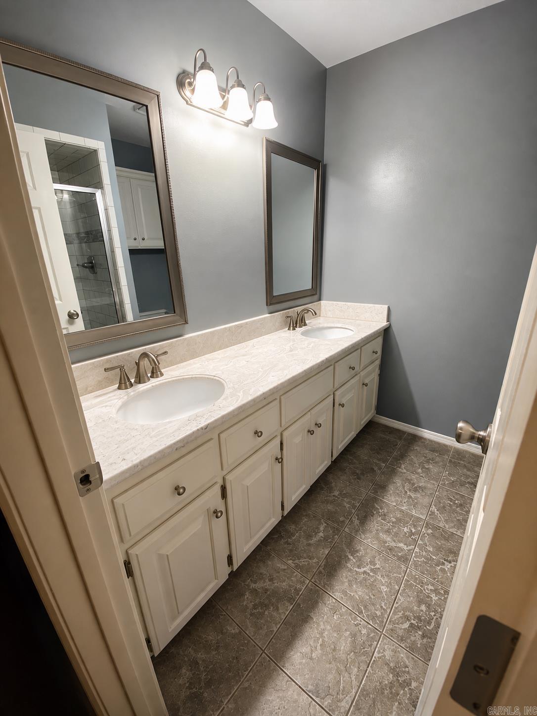 105 Elfen Glen St Property Photo 18