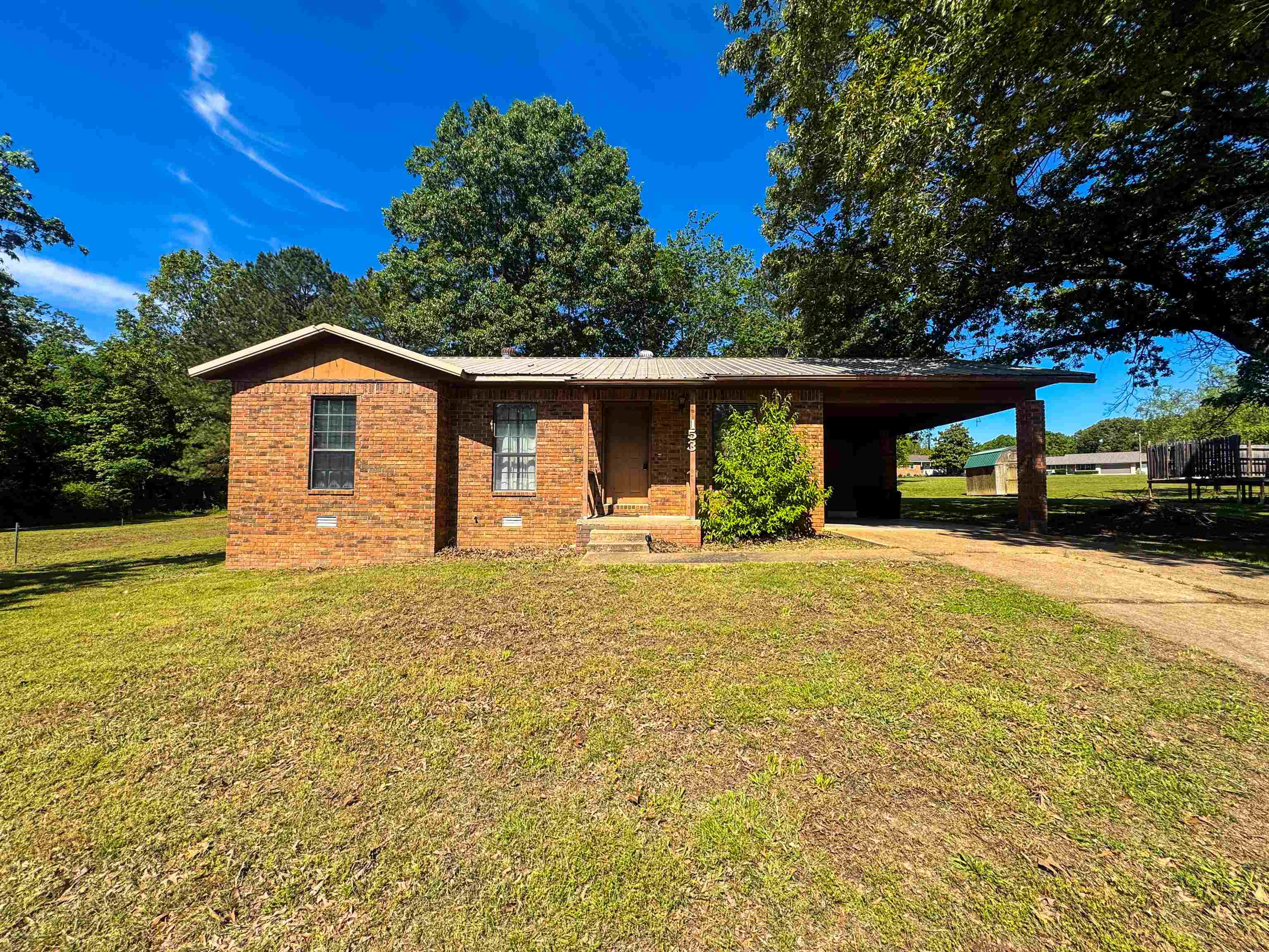 153 Sara Circle Property Photo 1