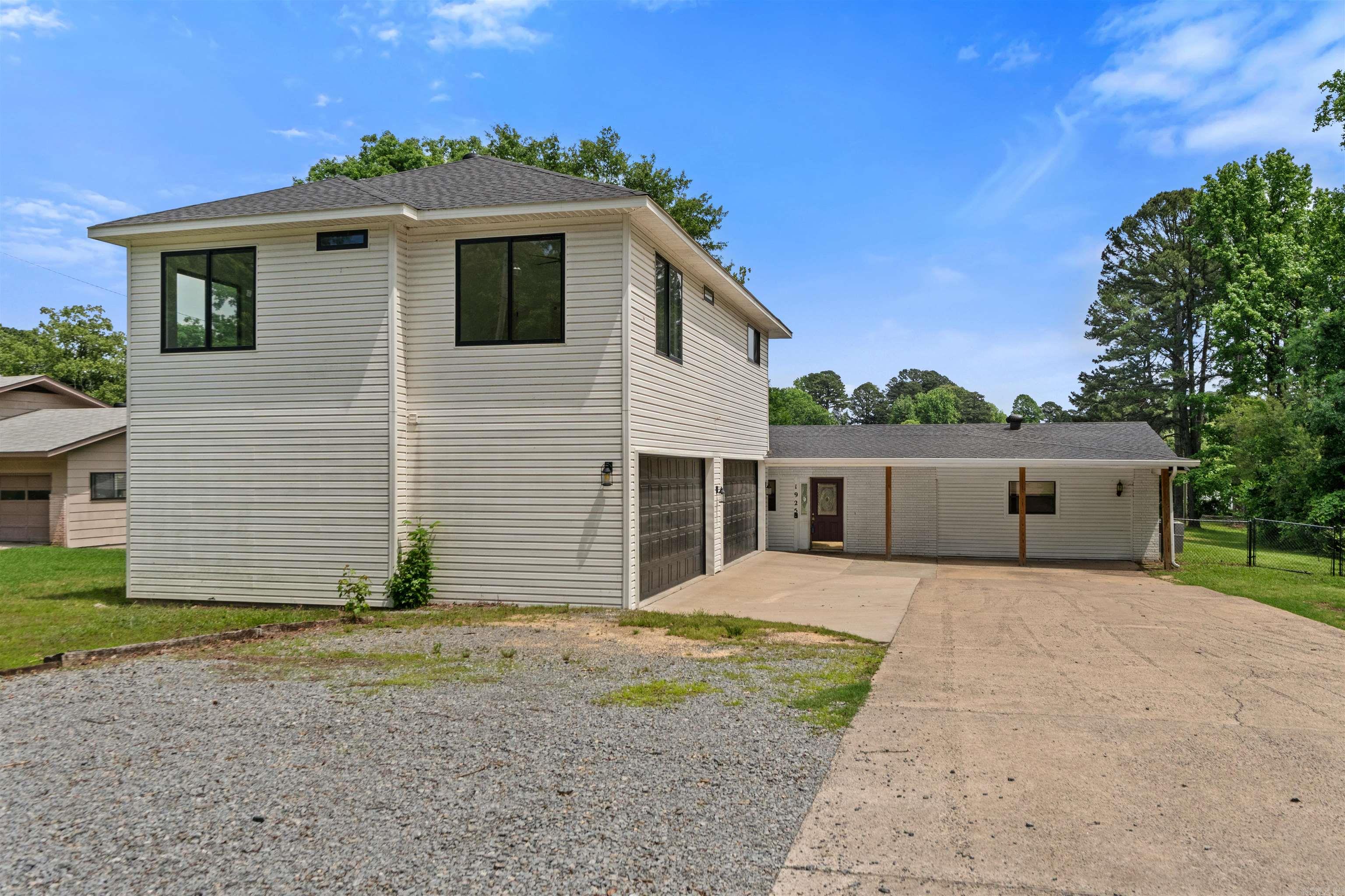 1925 W Lakeview Drive Property Photo 1
