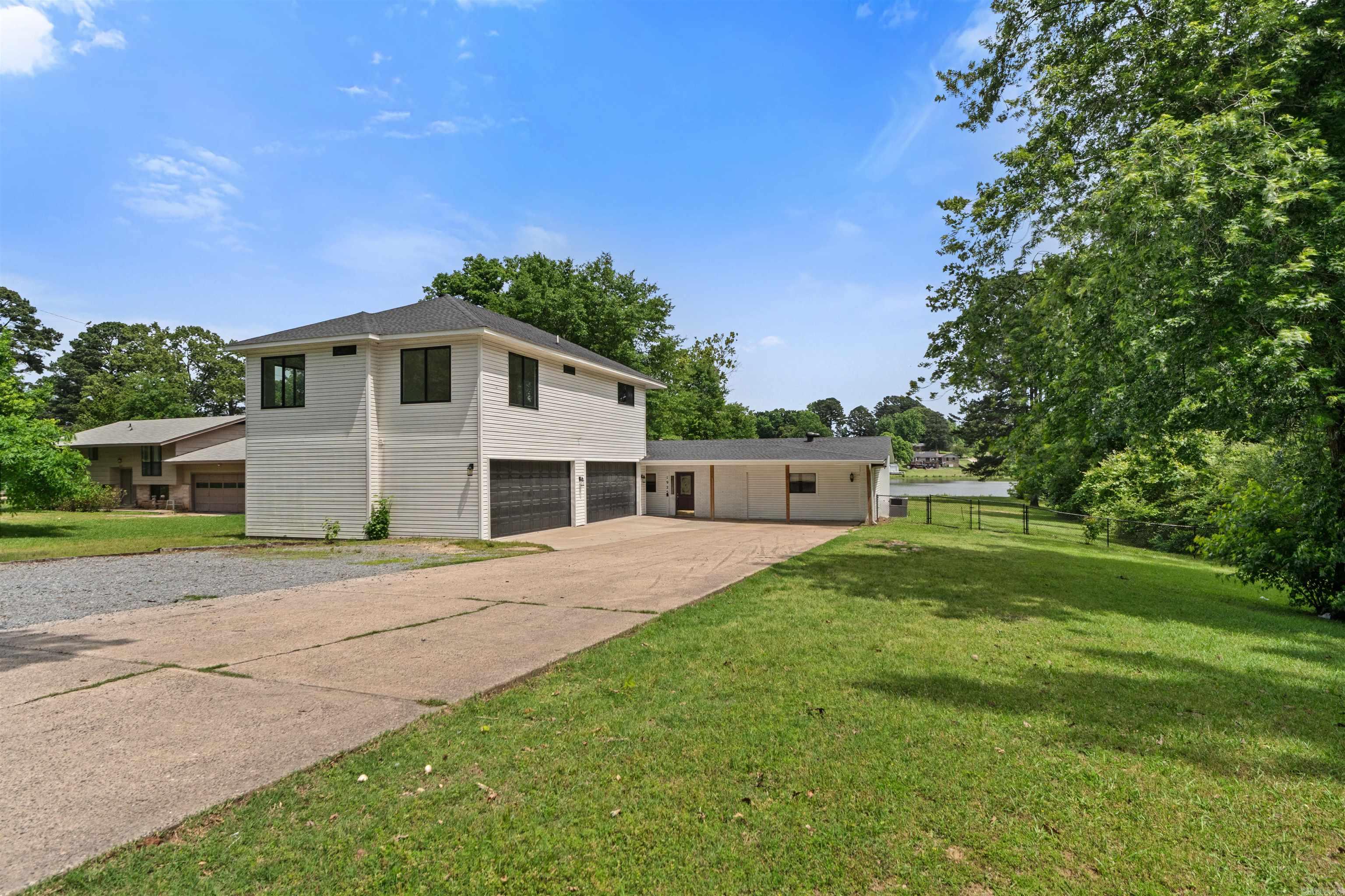 1925 W Lakeview Drive Property Photo 2