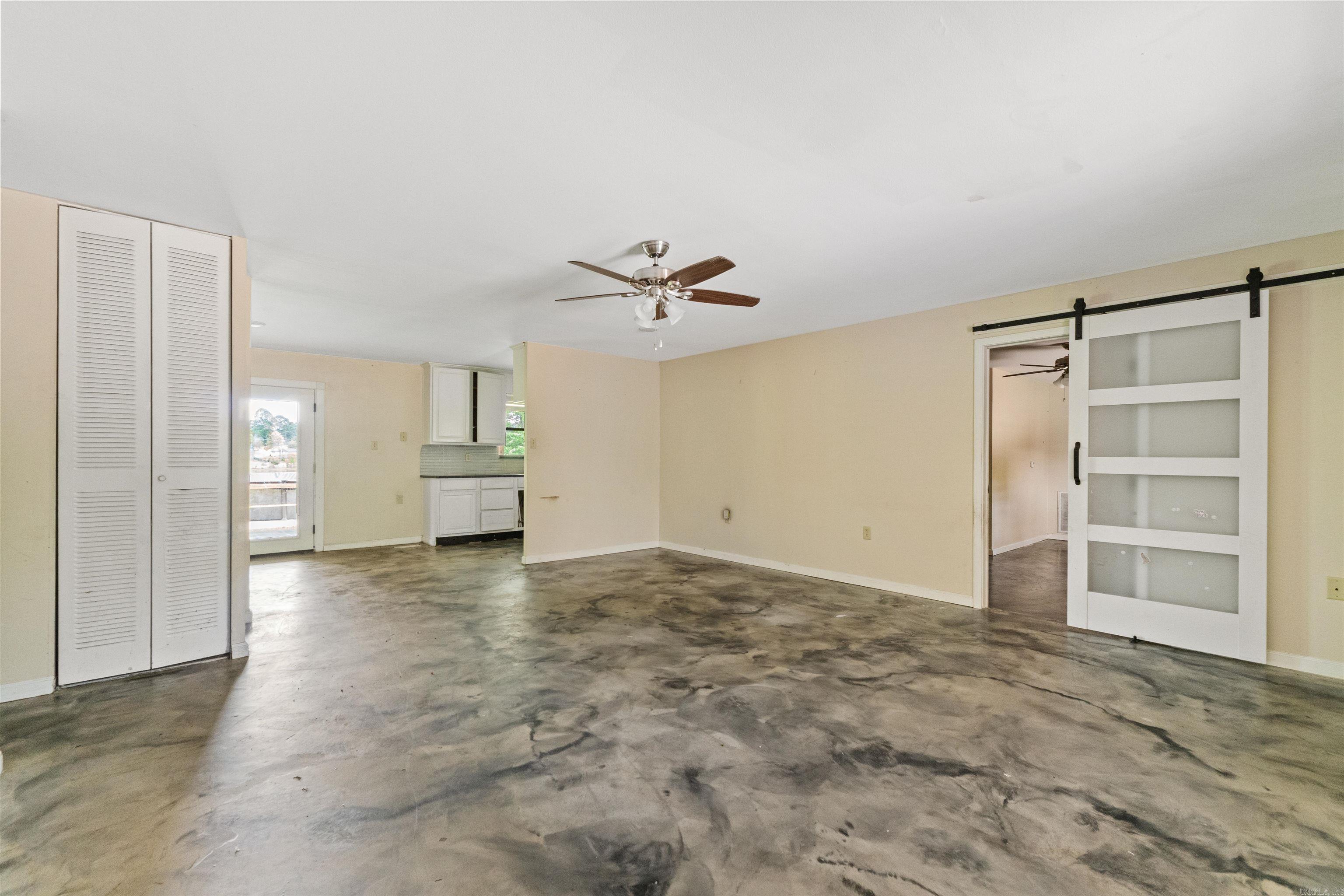 1925 W Lakeview Drive Property Photo 5