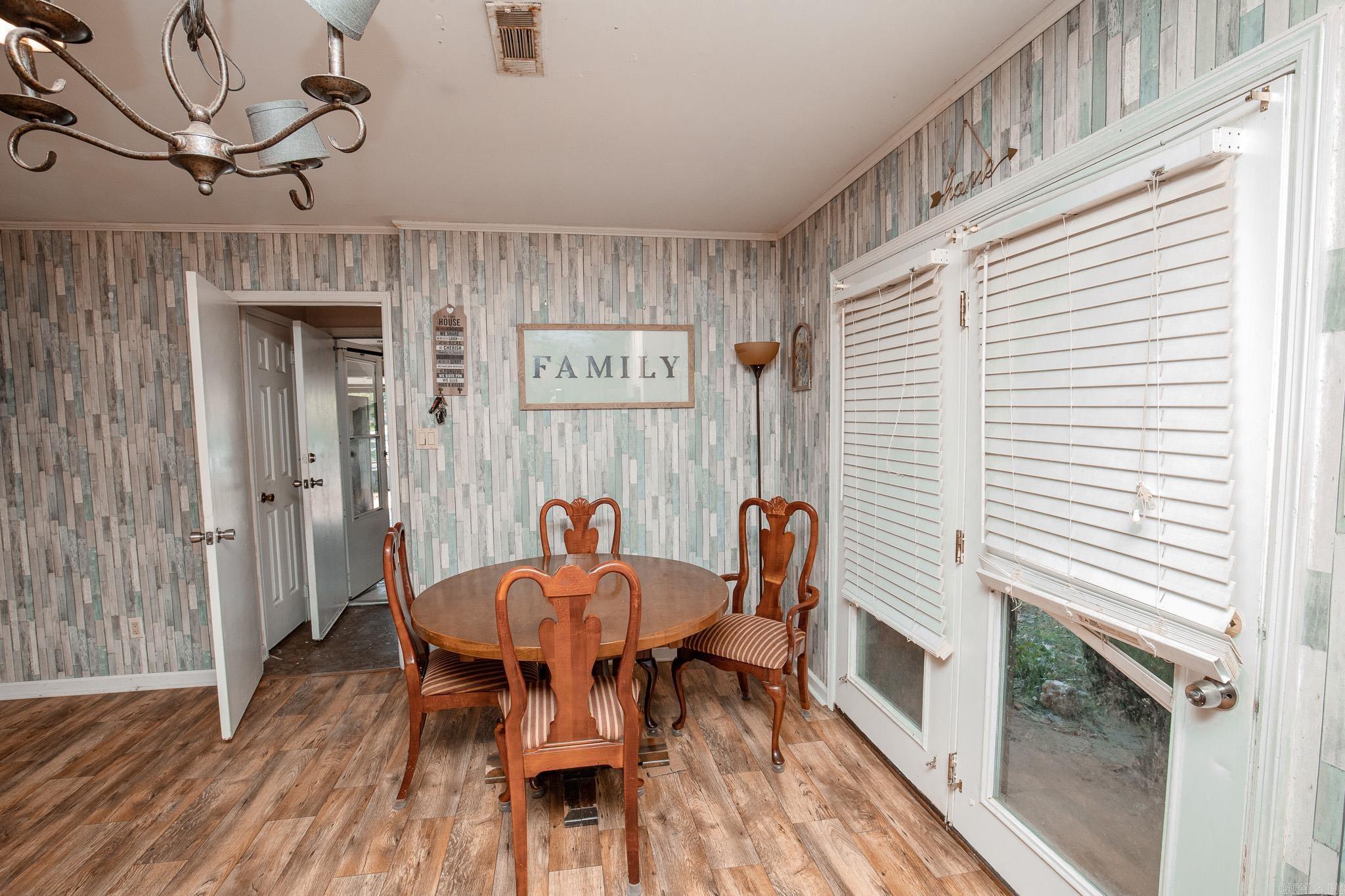21 Elaine Property Photo 6