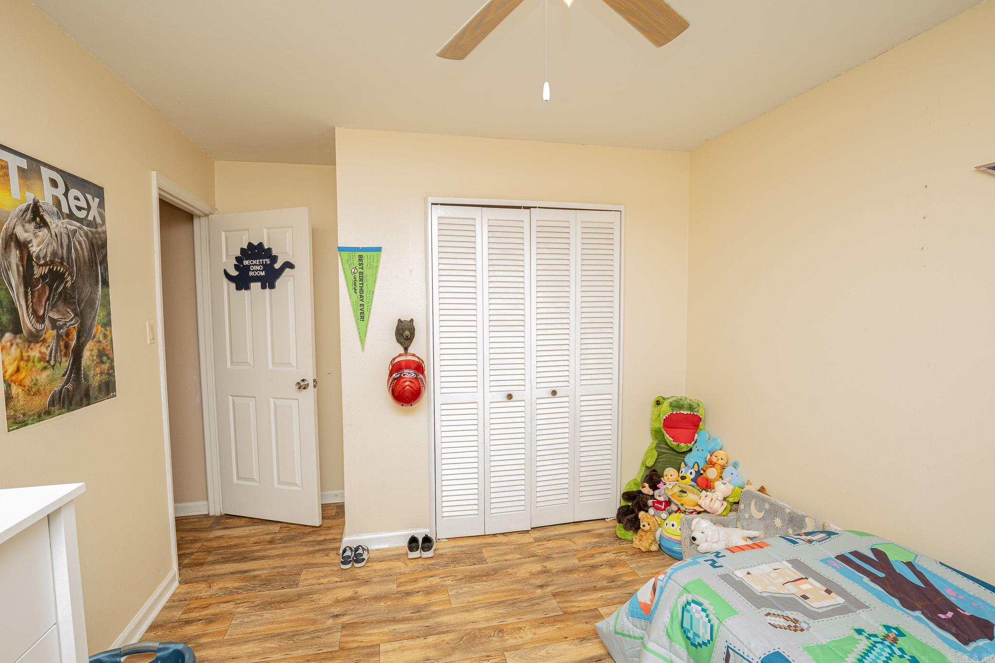 21 Elaine Property Photo 15