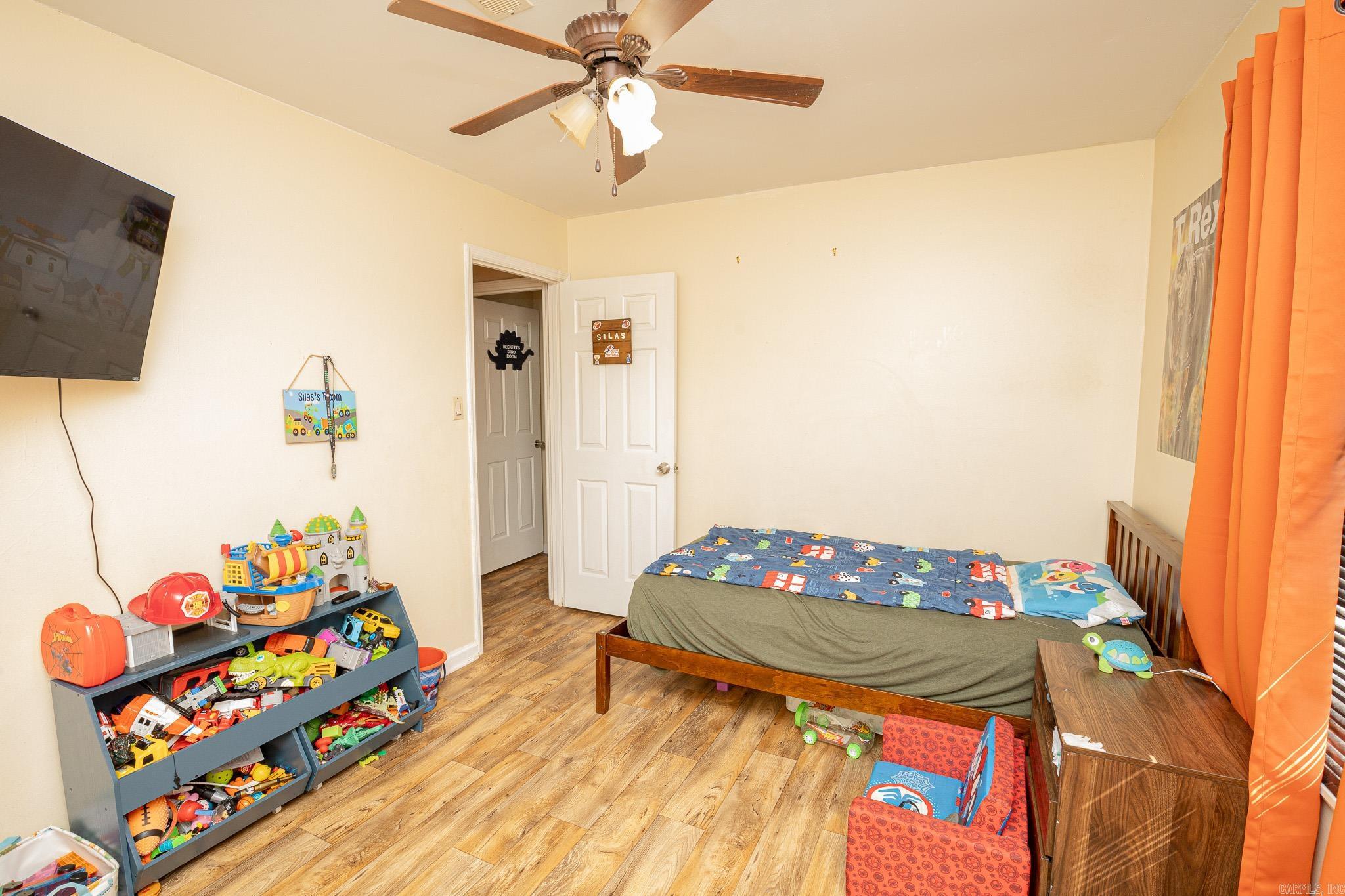 21 Elaine Property Photo 16