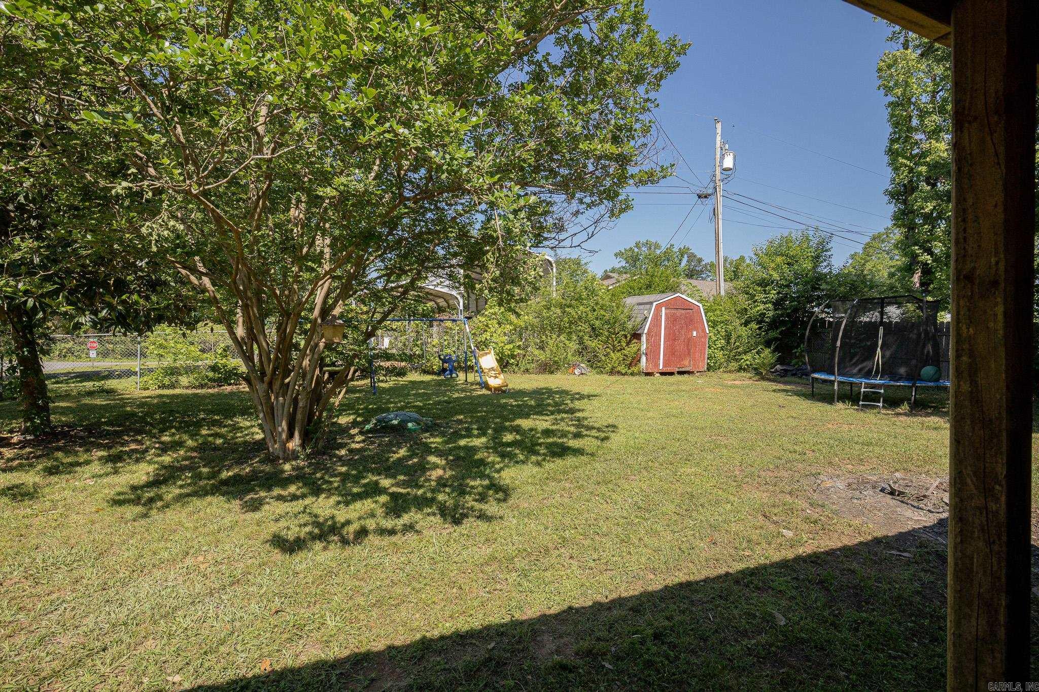 21 Elaine Property Photo 23