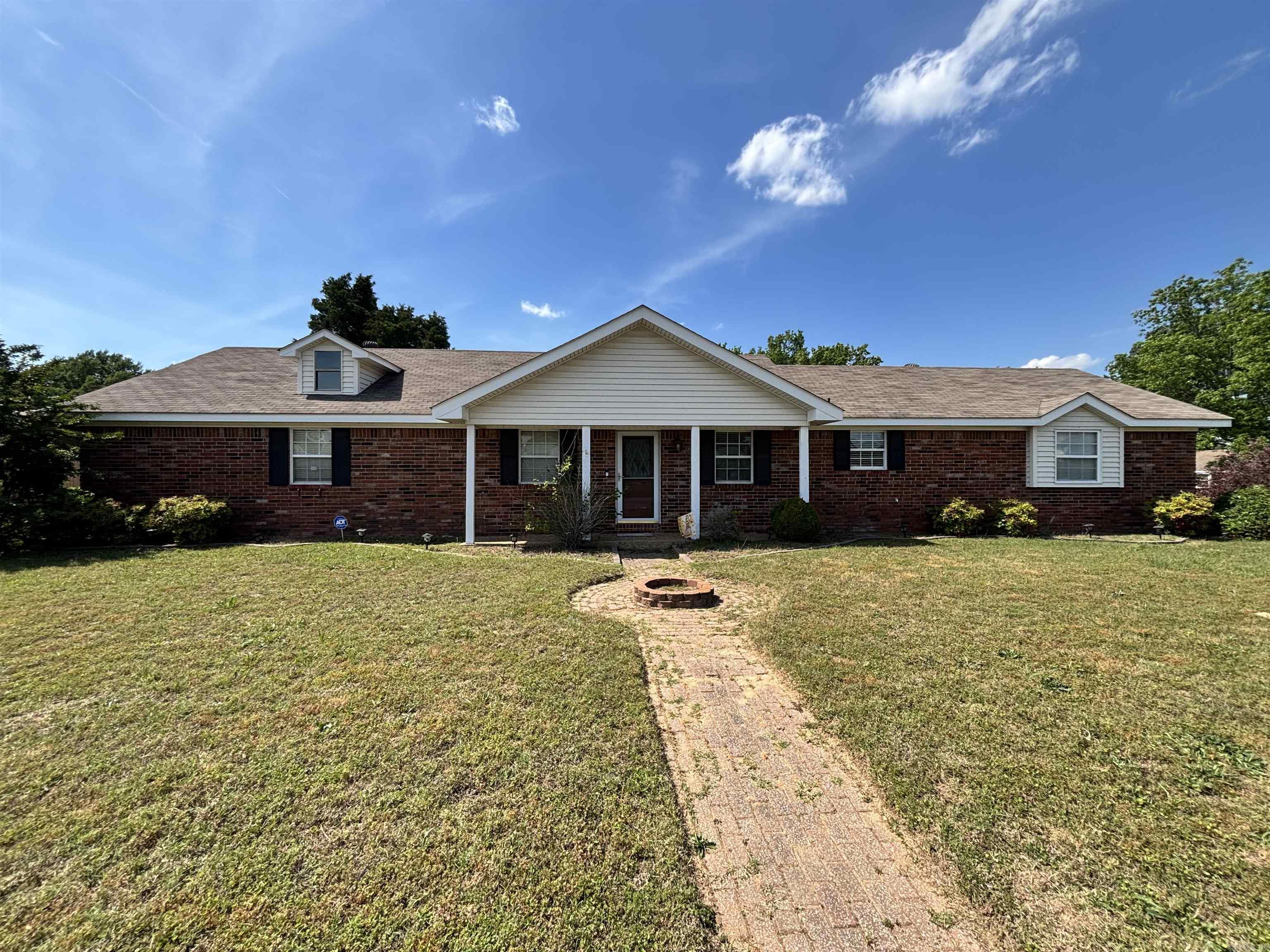1 Danbury Lane Property Photo 1