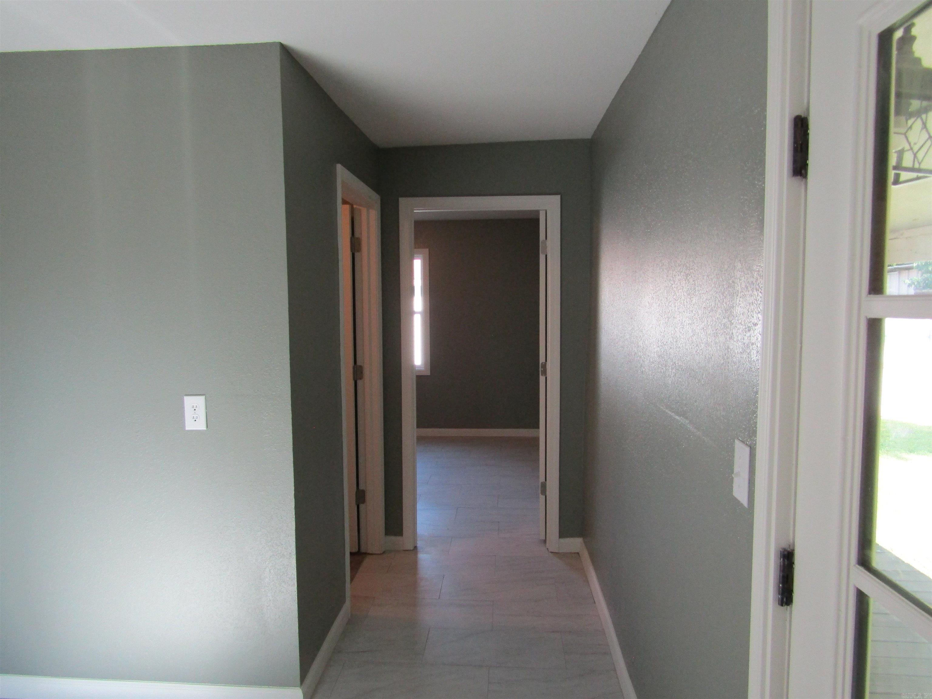 706 E Lake Street Property Photo 4