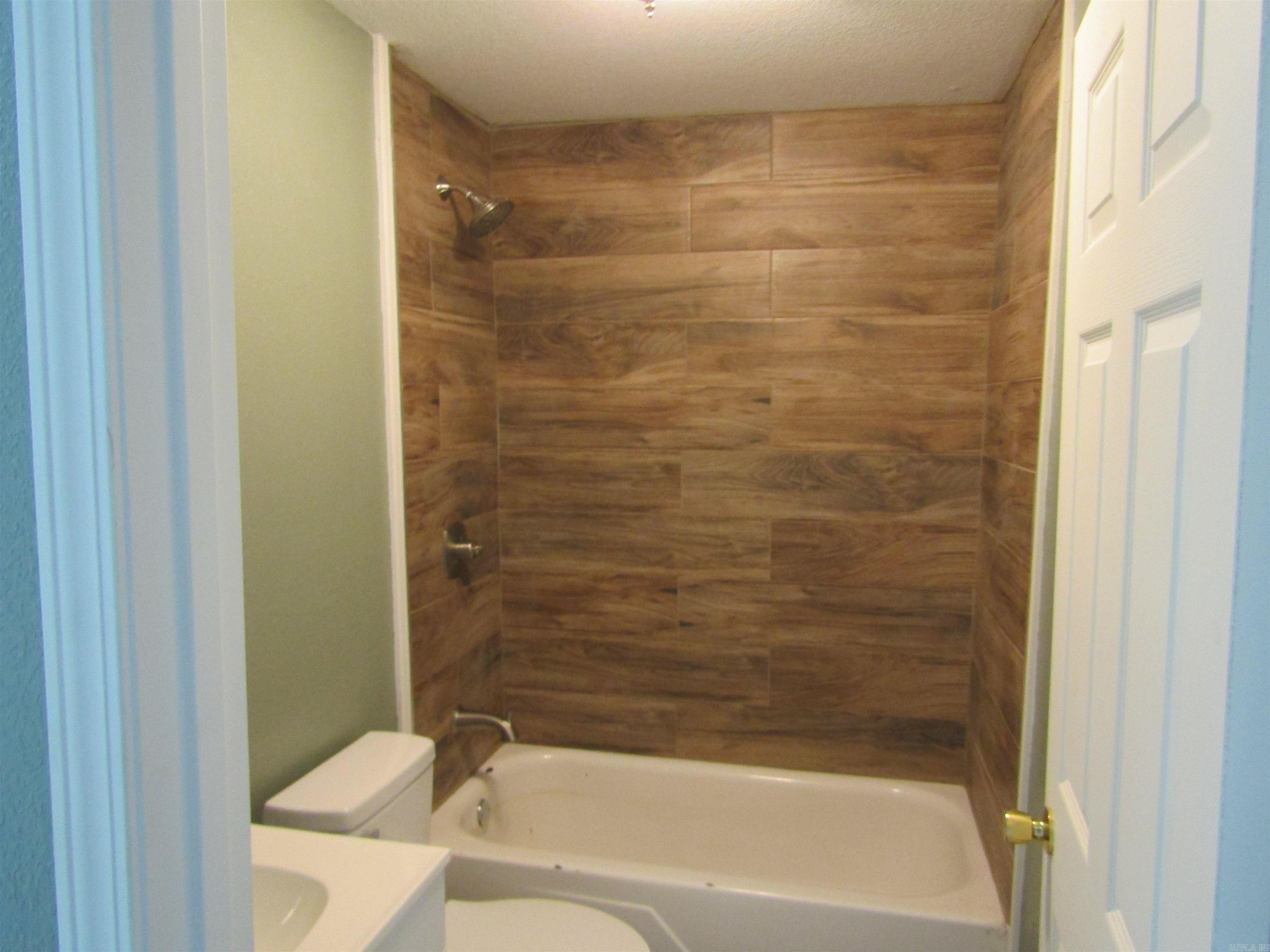 706 E Lake Street Property Photo 5