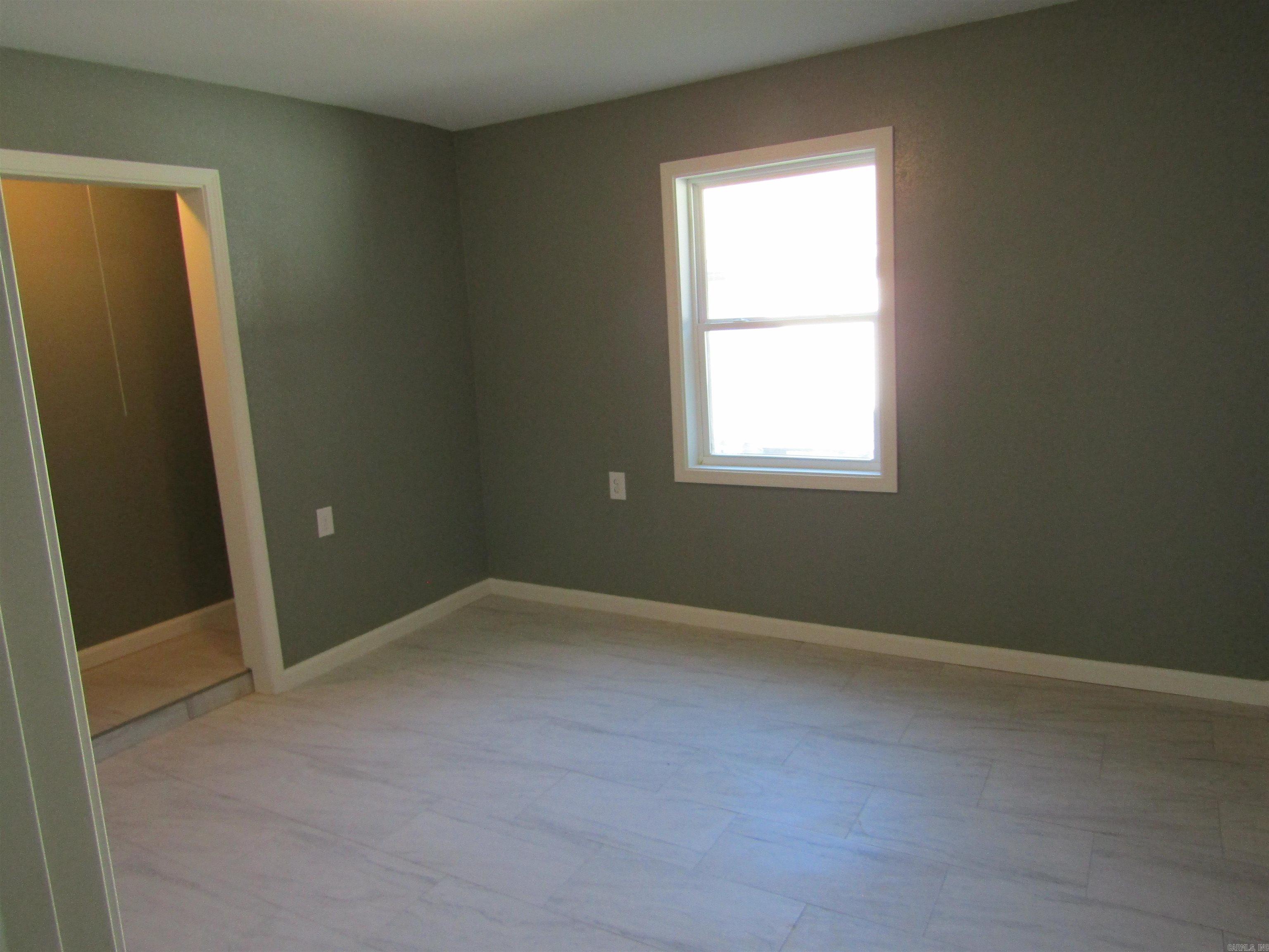 706 E Lake Street Property Photo 6