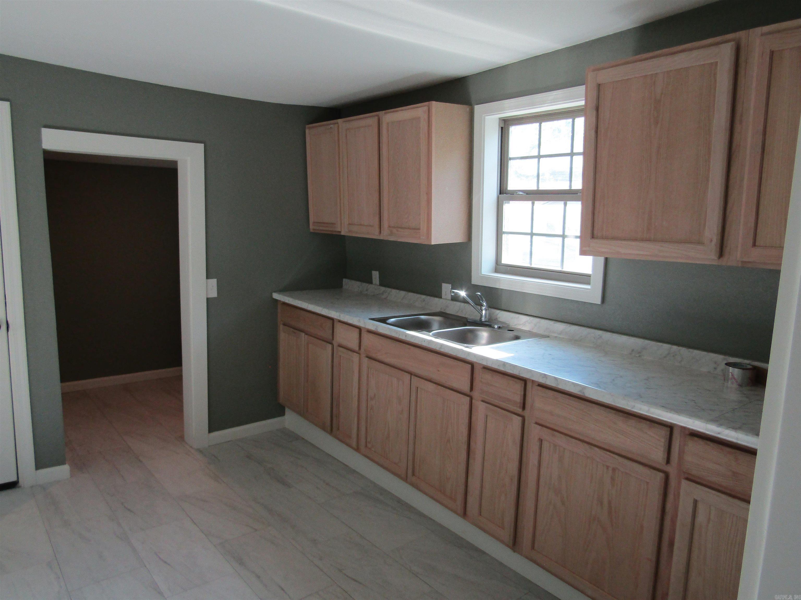 706 E Lake Street Property Photo 7