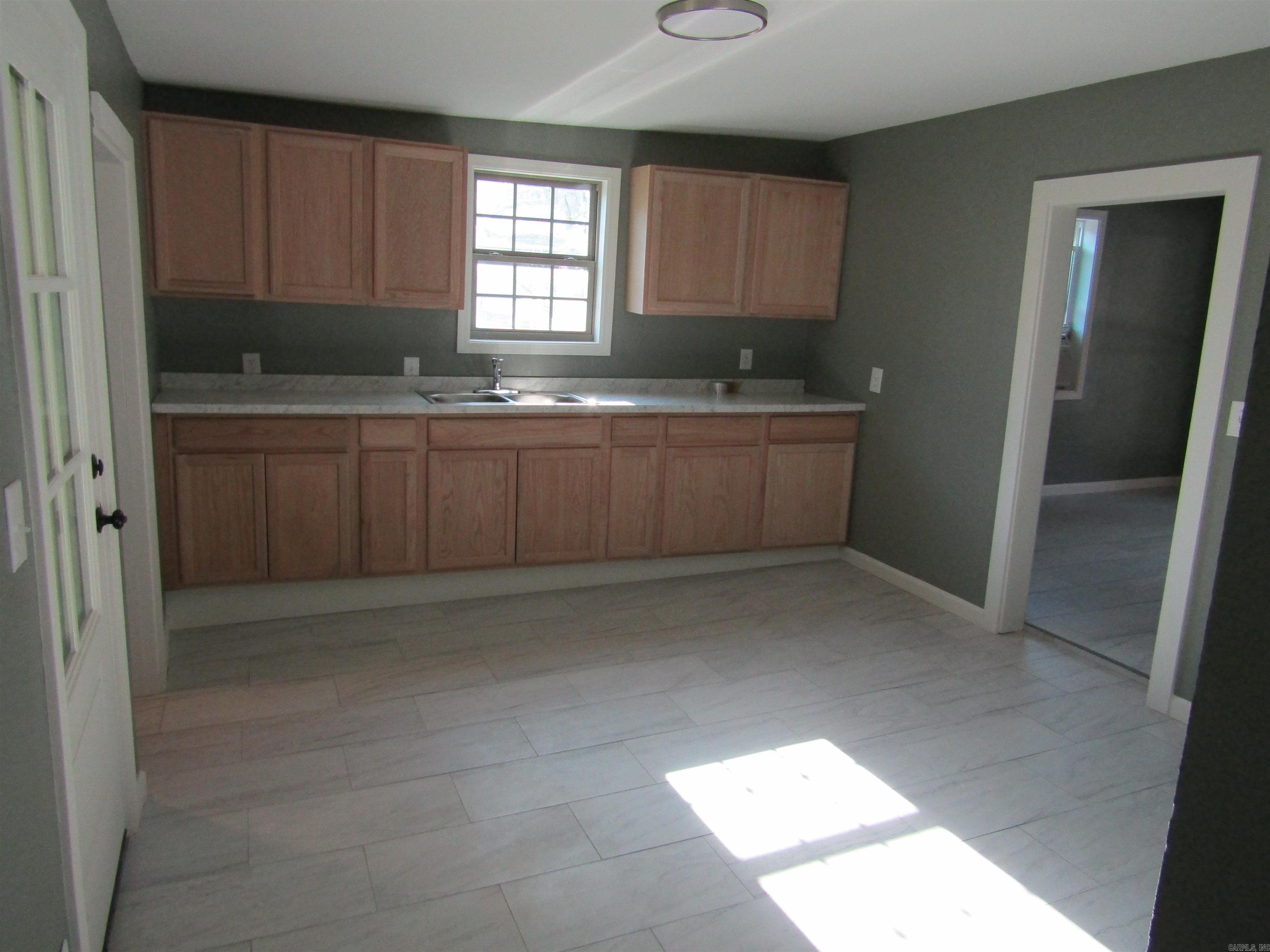 706 E Lake Street Property Photo 8