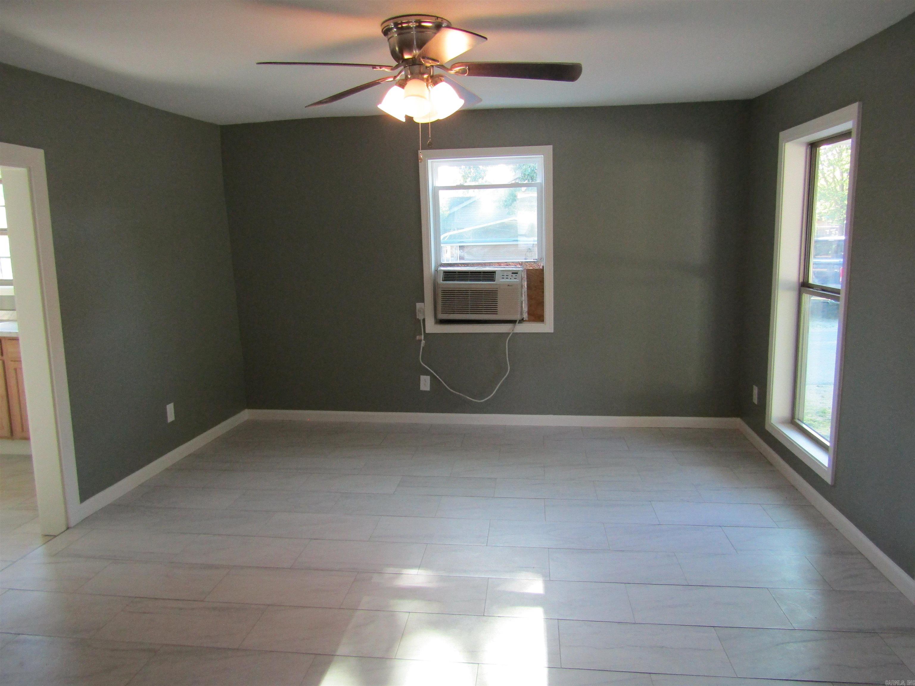 706 E Lake Street Property Photo 10