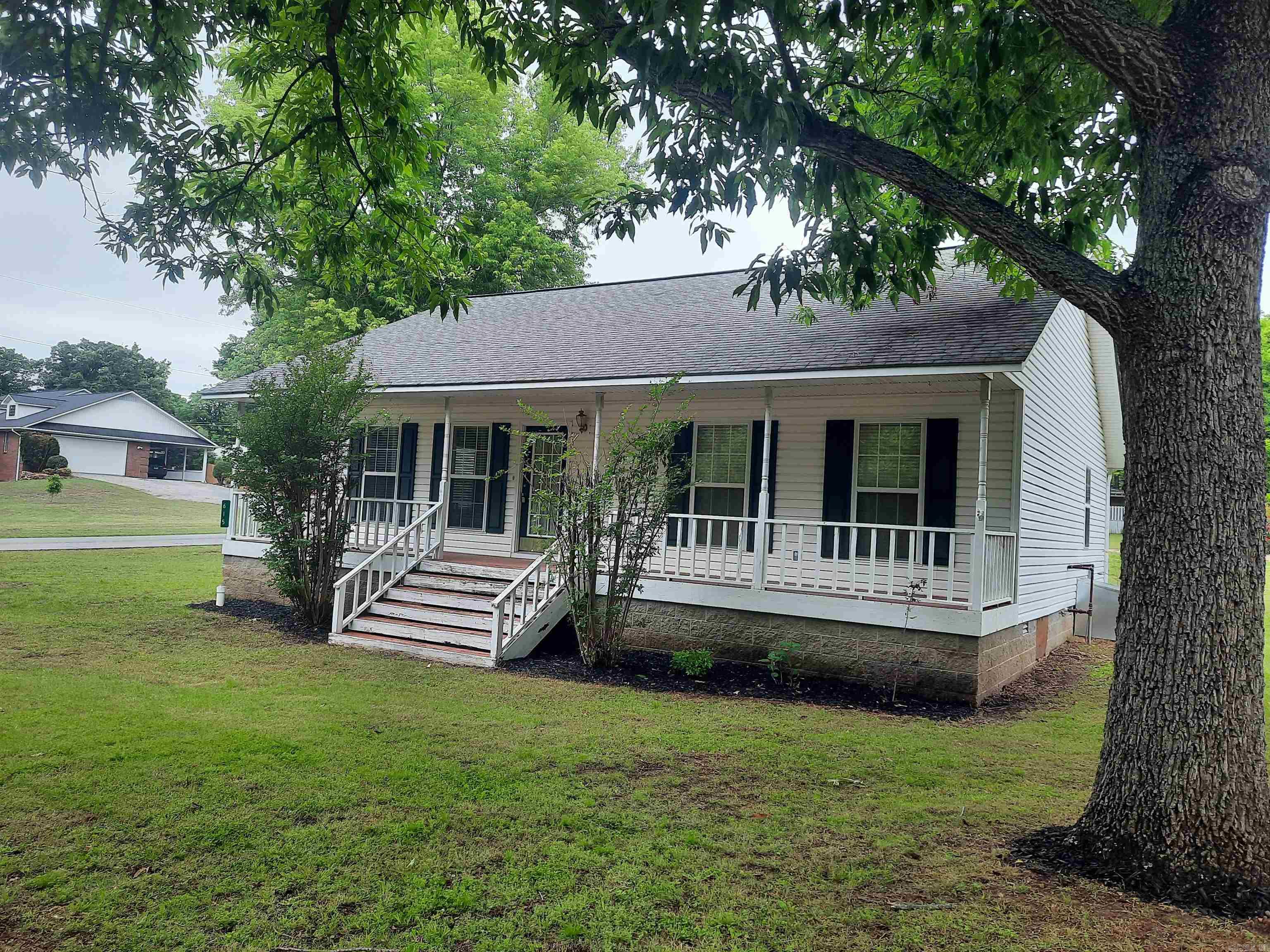 615 Jackson Property Photo 2