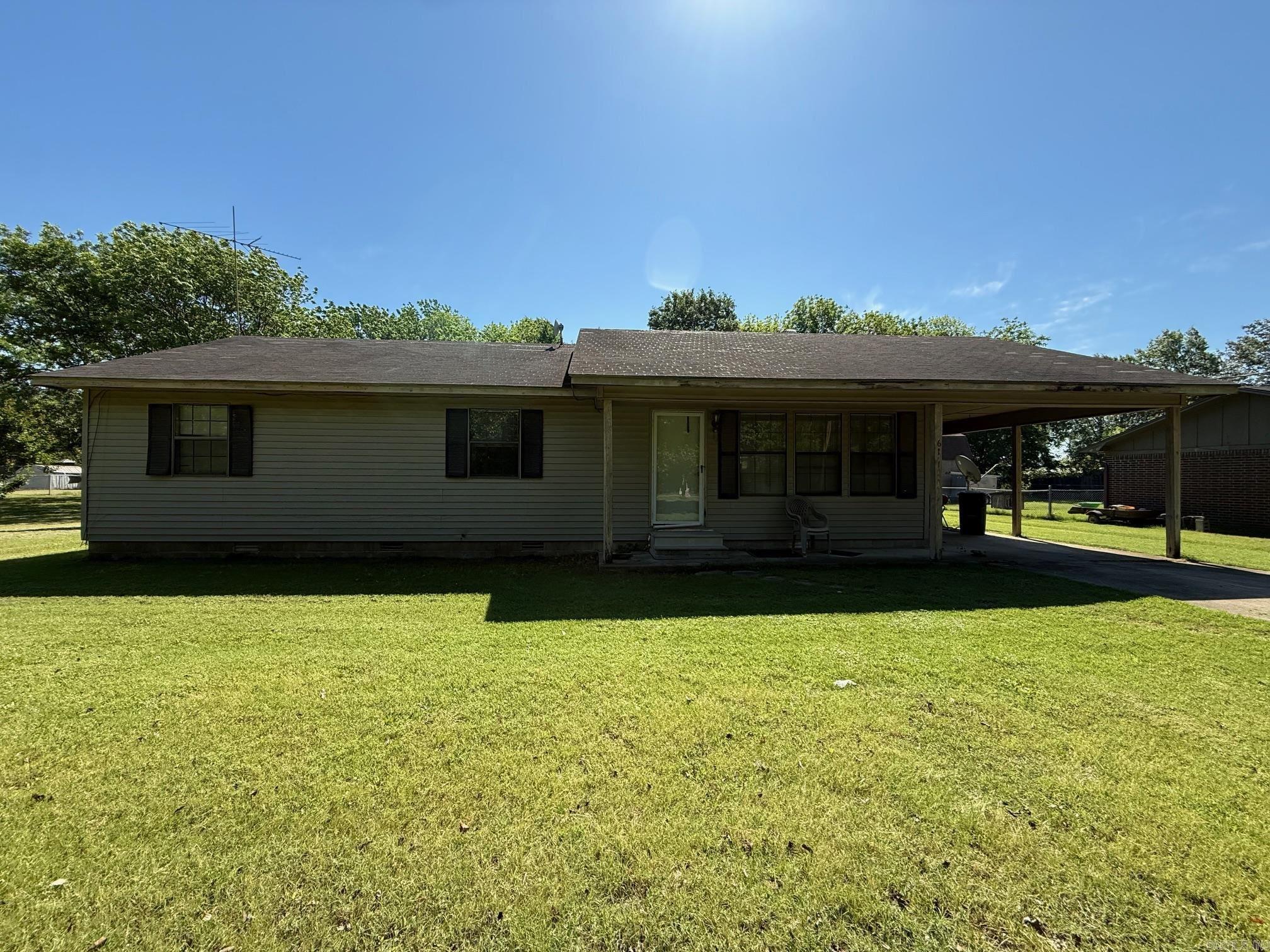 611 S Hazen Avenue Property Photo 1