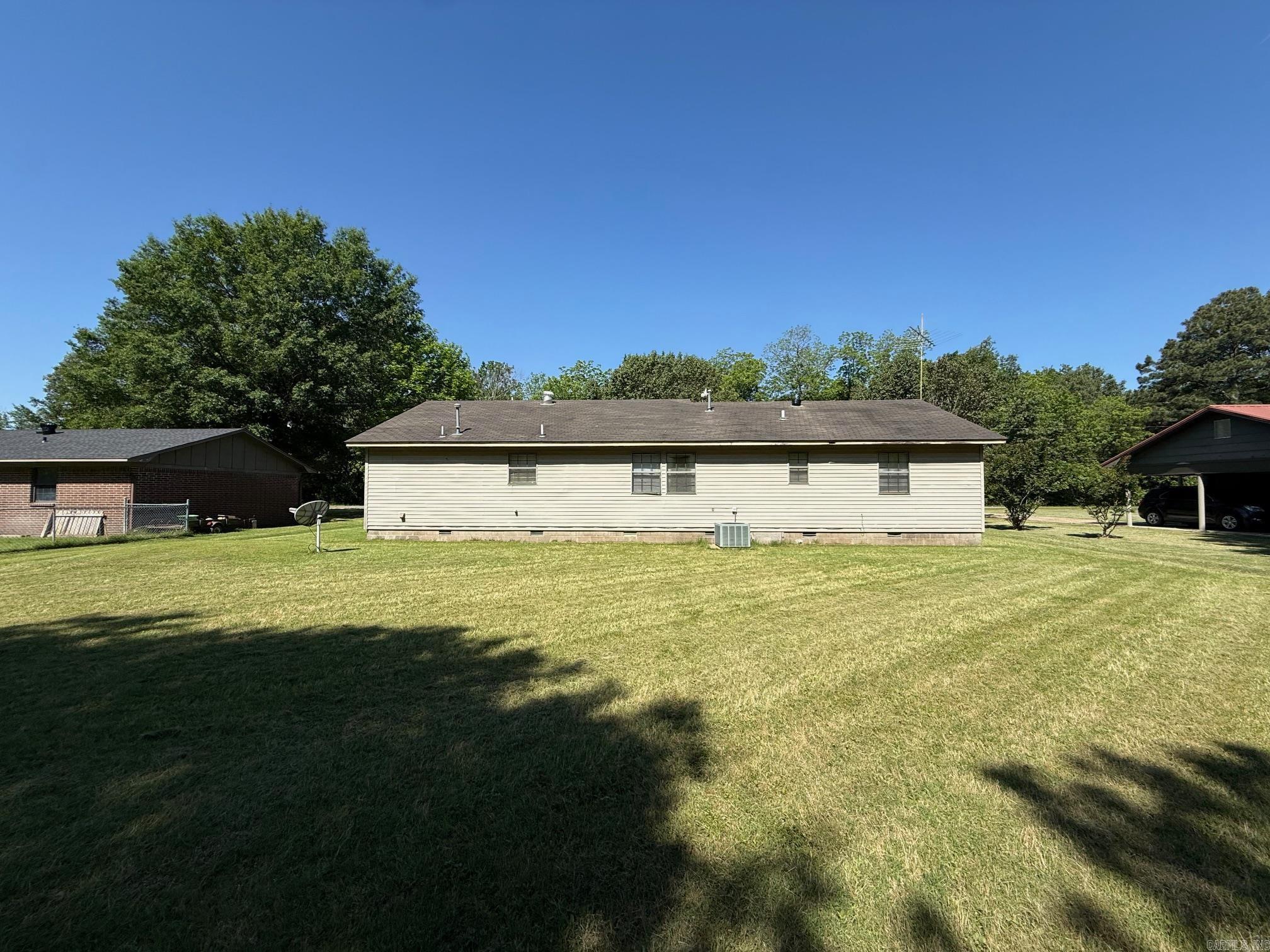 611 S Hazen Avenue Property Photo 3