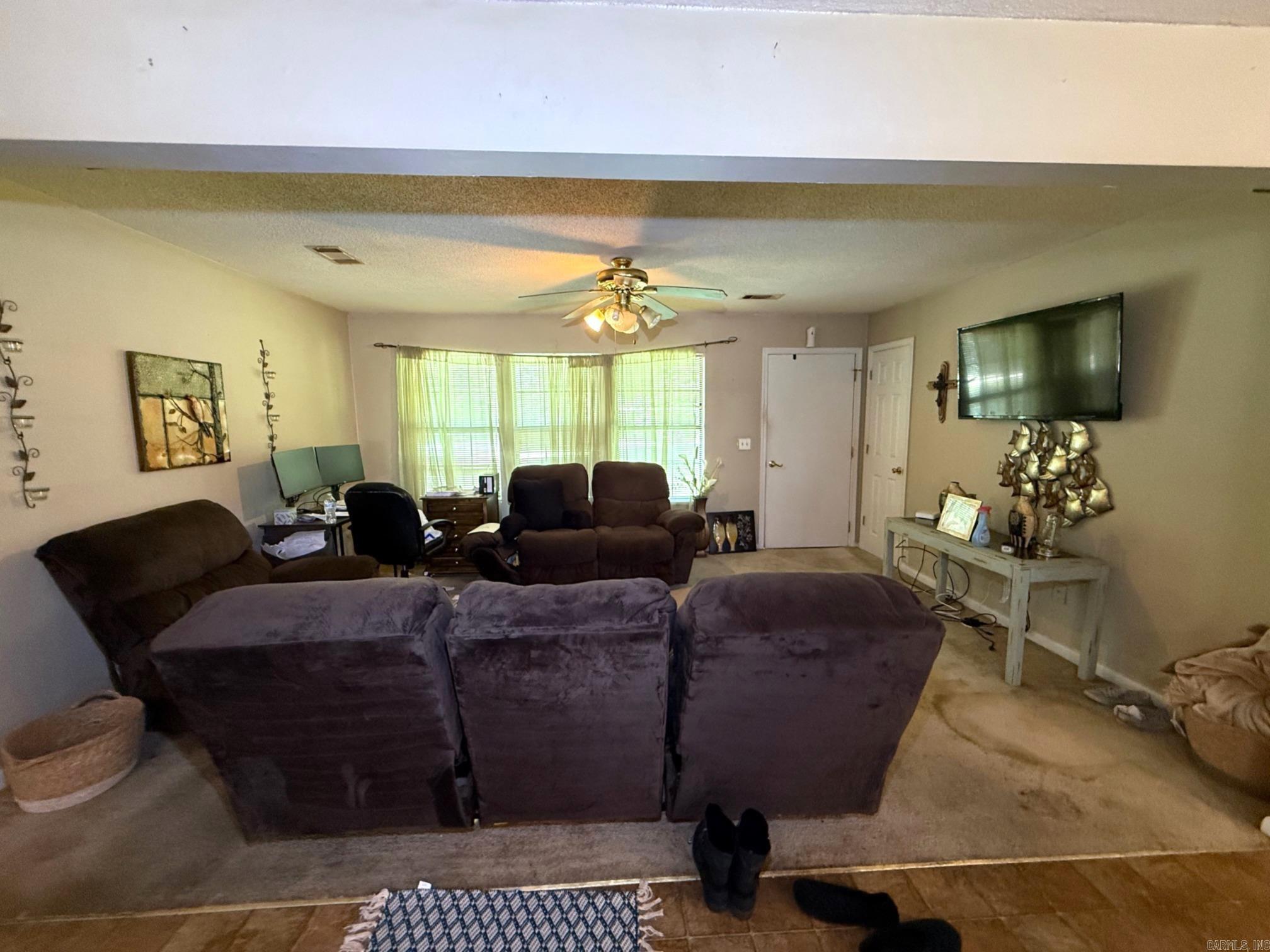 611 S Hazen Avenue Property Photo 5