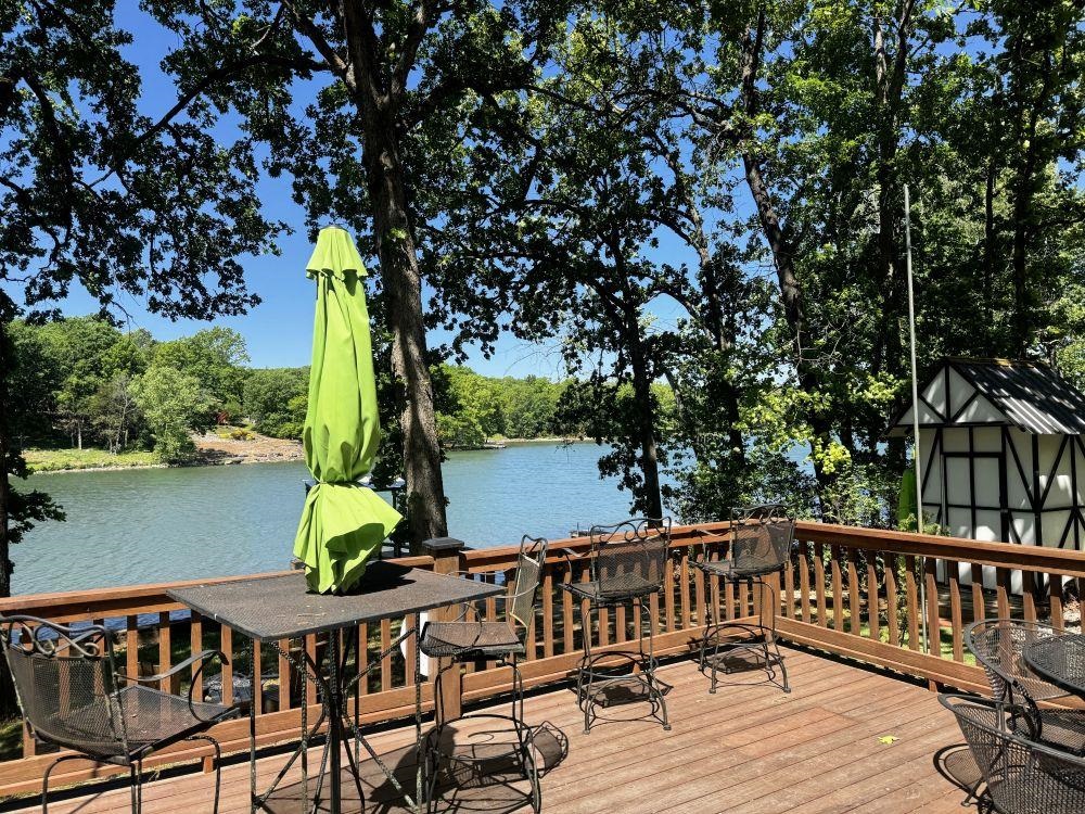 236 E Lakeshore Drive Property Photo 2