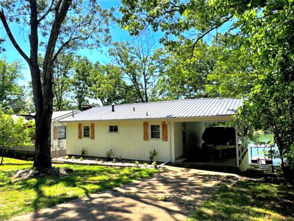 236 E Lakeshore Drive Property Photo 5