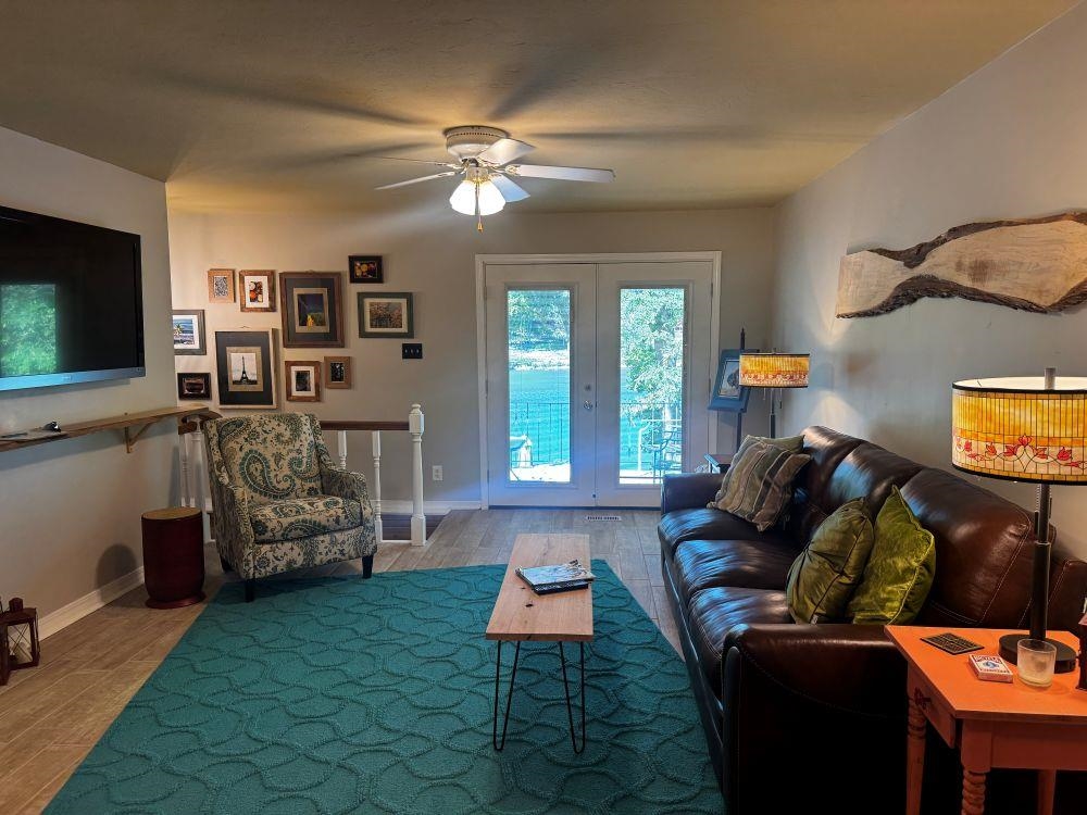 236 E Lakeshore Drive Property Photo 8