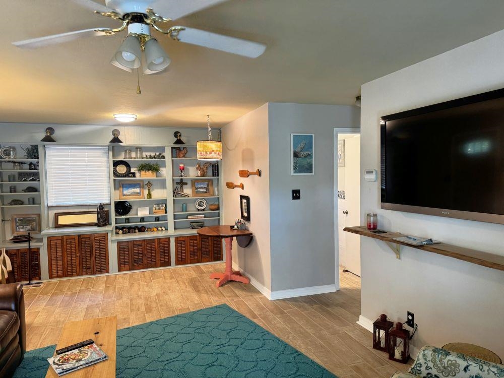 236 E Lakeshore Drive Property Photo 9