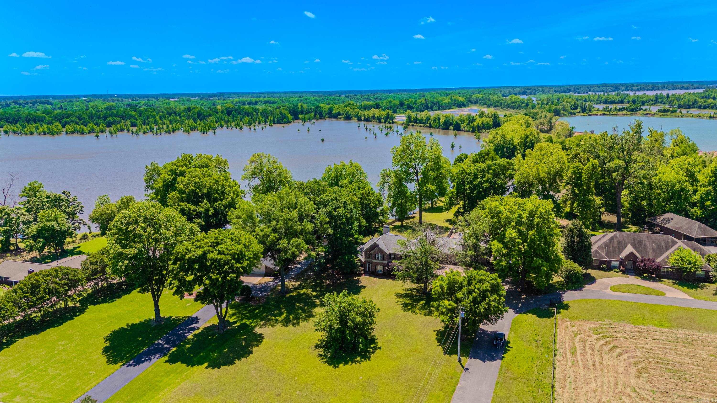 11408 Willow Beach Road Property Photo 1