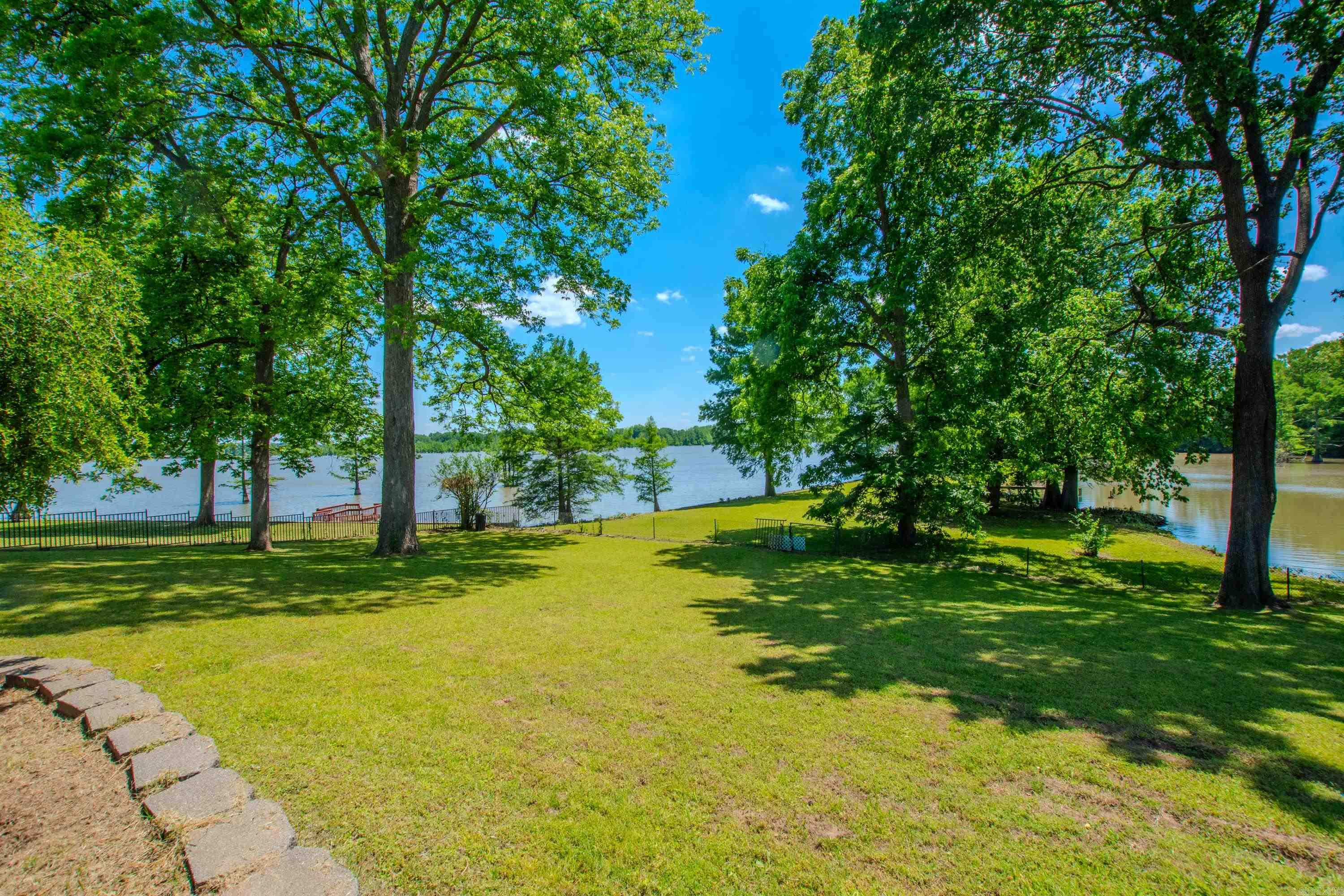 11408 Willow Beach Road Property Photo 4