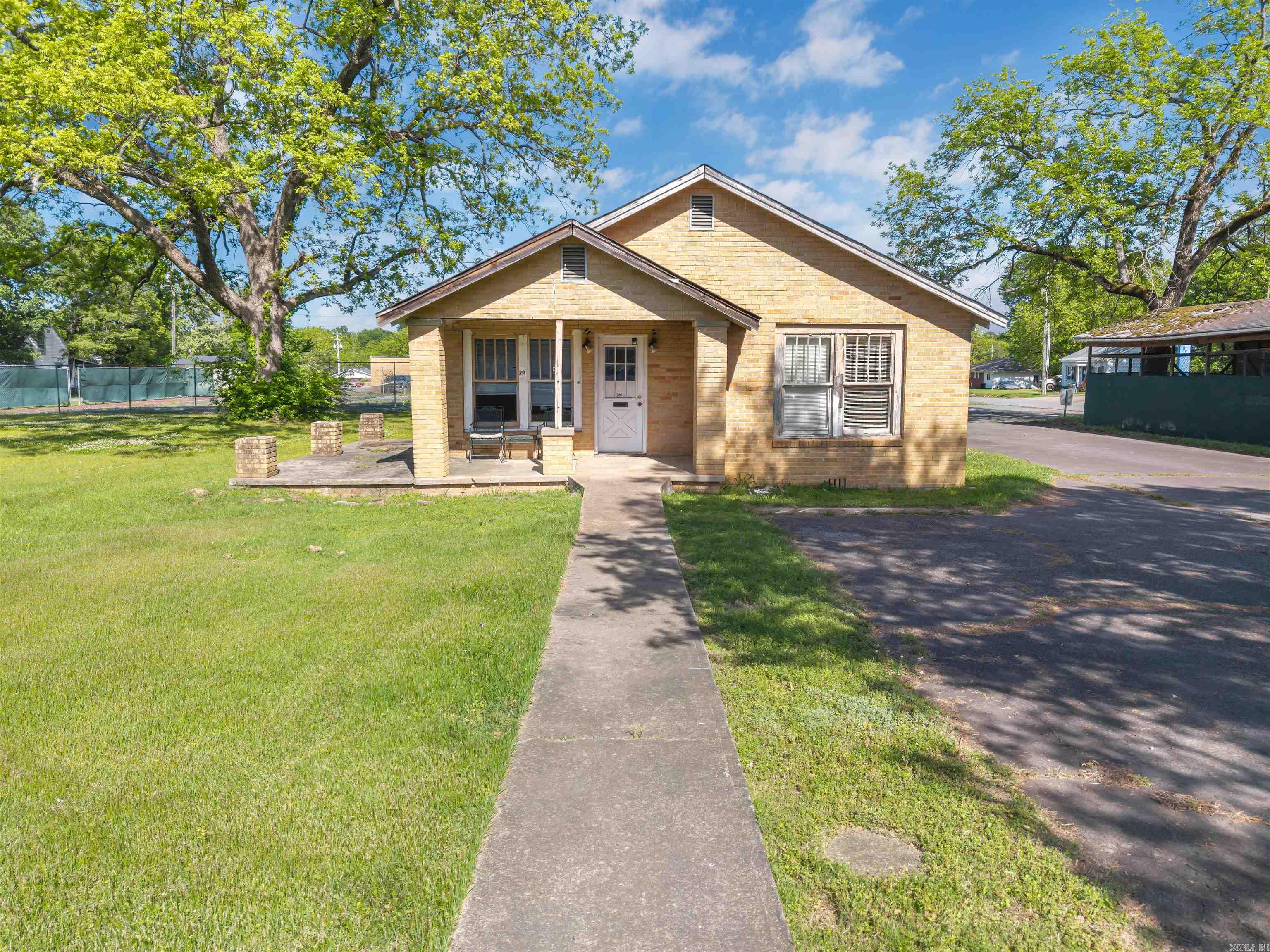 206 B Street Property Photo 4