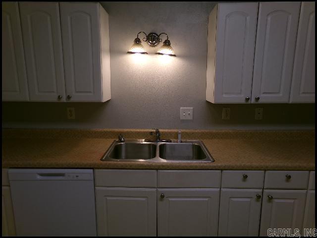 3215 Ludwig Unit B Property Photo 7