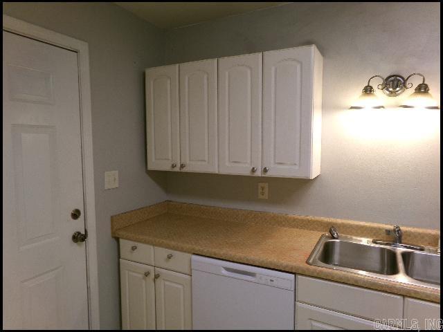 3215 Ludwig Unit B Property Photo 9