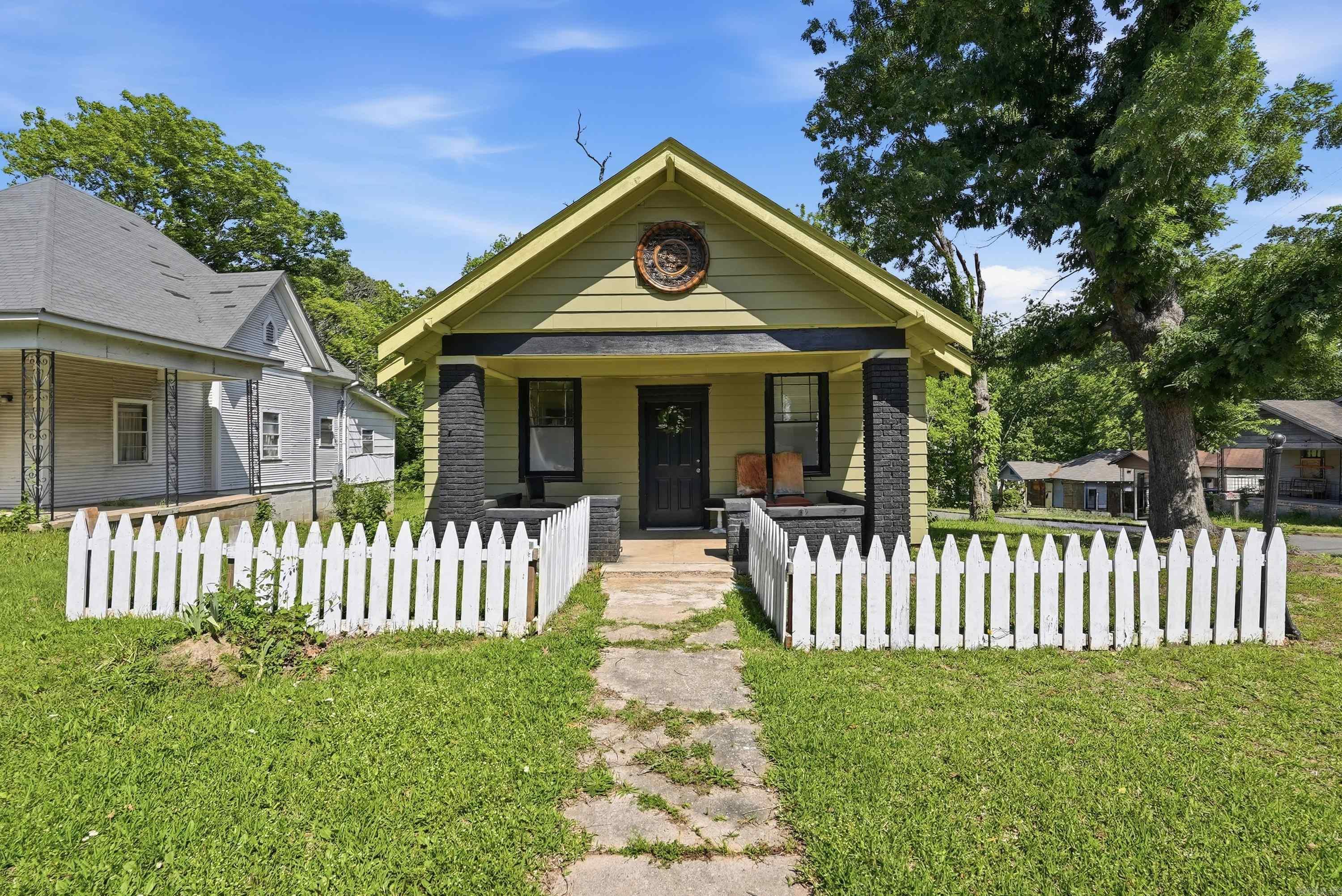 1423 Allis St Property Photo 1