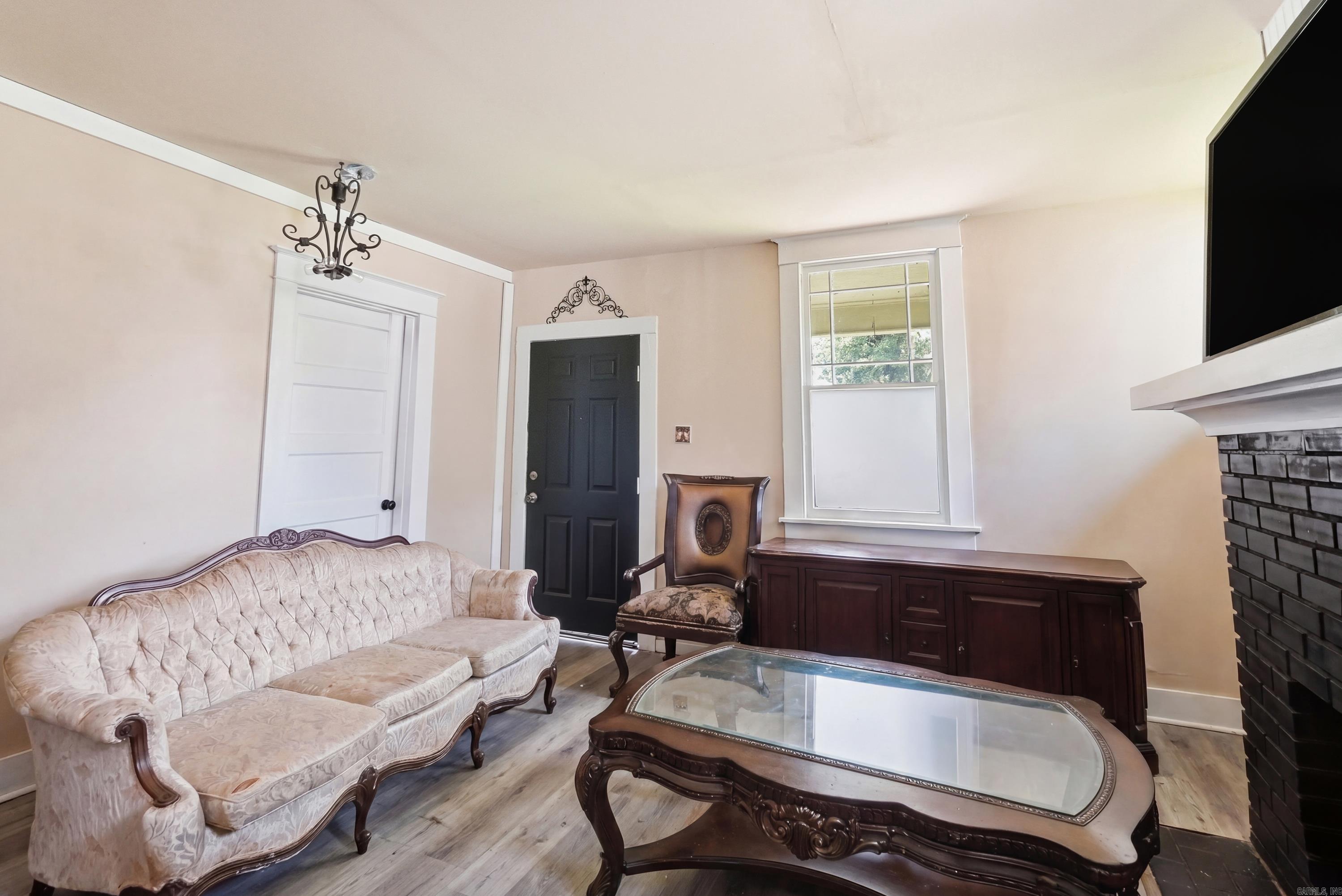 1423 Allis St Property Photo 4
