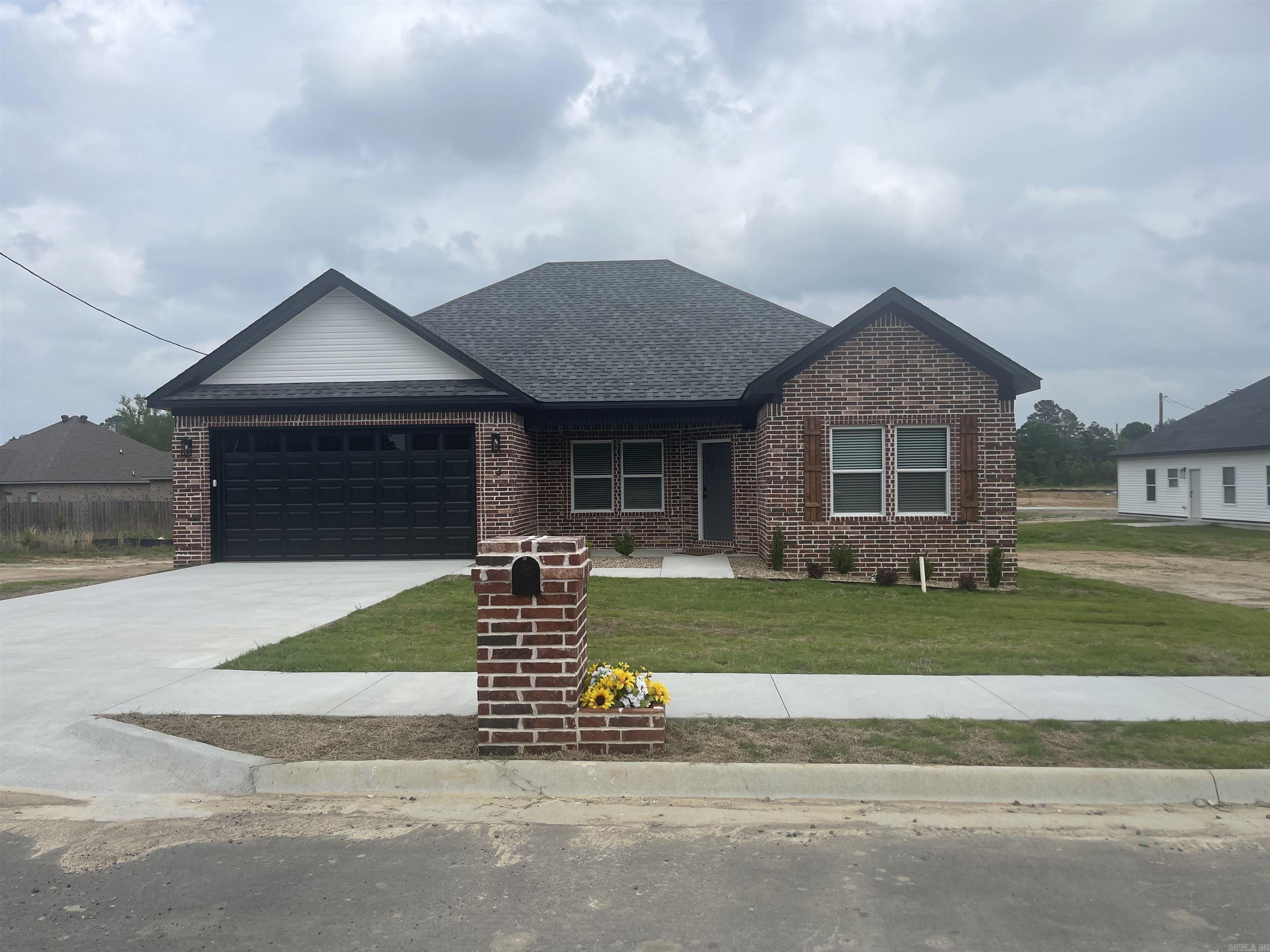 3 Spring Bend Property Photo 1