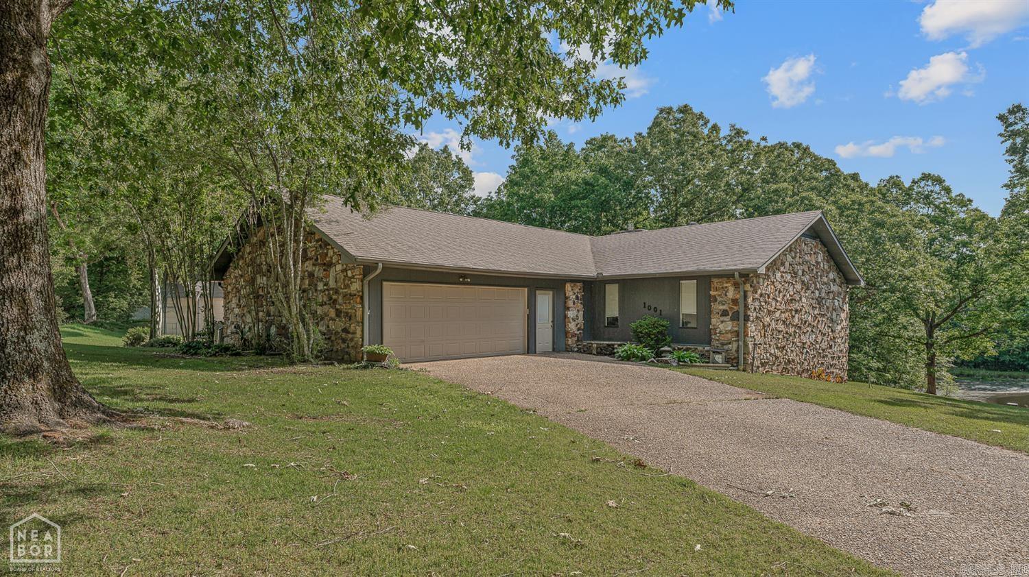 1001 Northwood Drive Property Photo 1