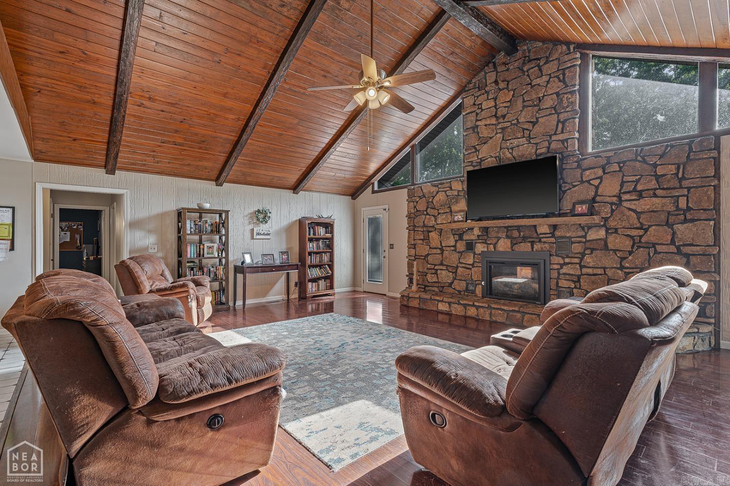 1001 Northwood Drive Property Photo 8