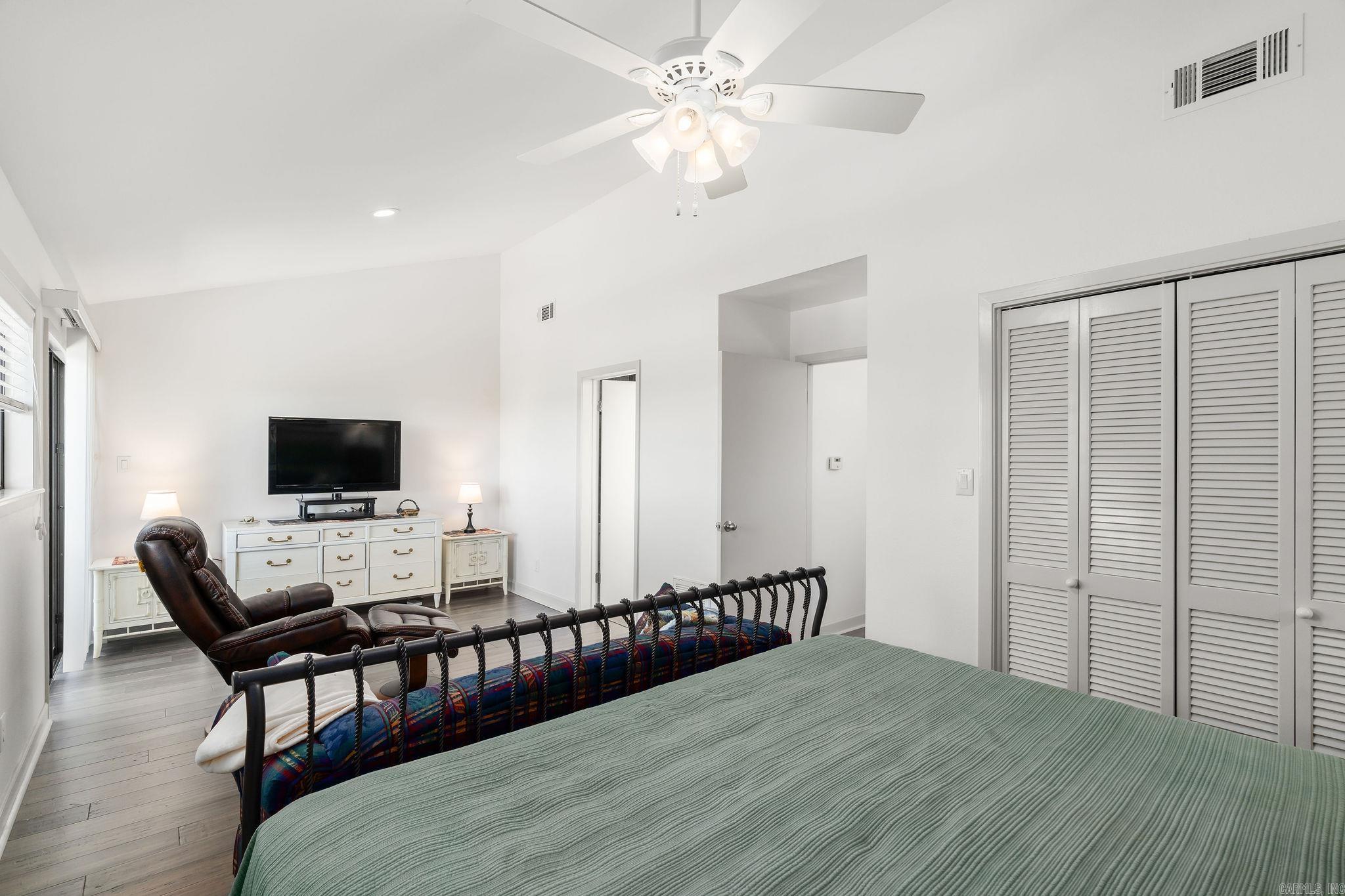 200 Hamilton Oaks Drive H2 Property Photo 17