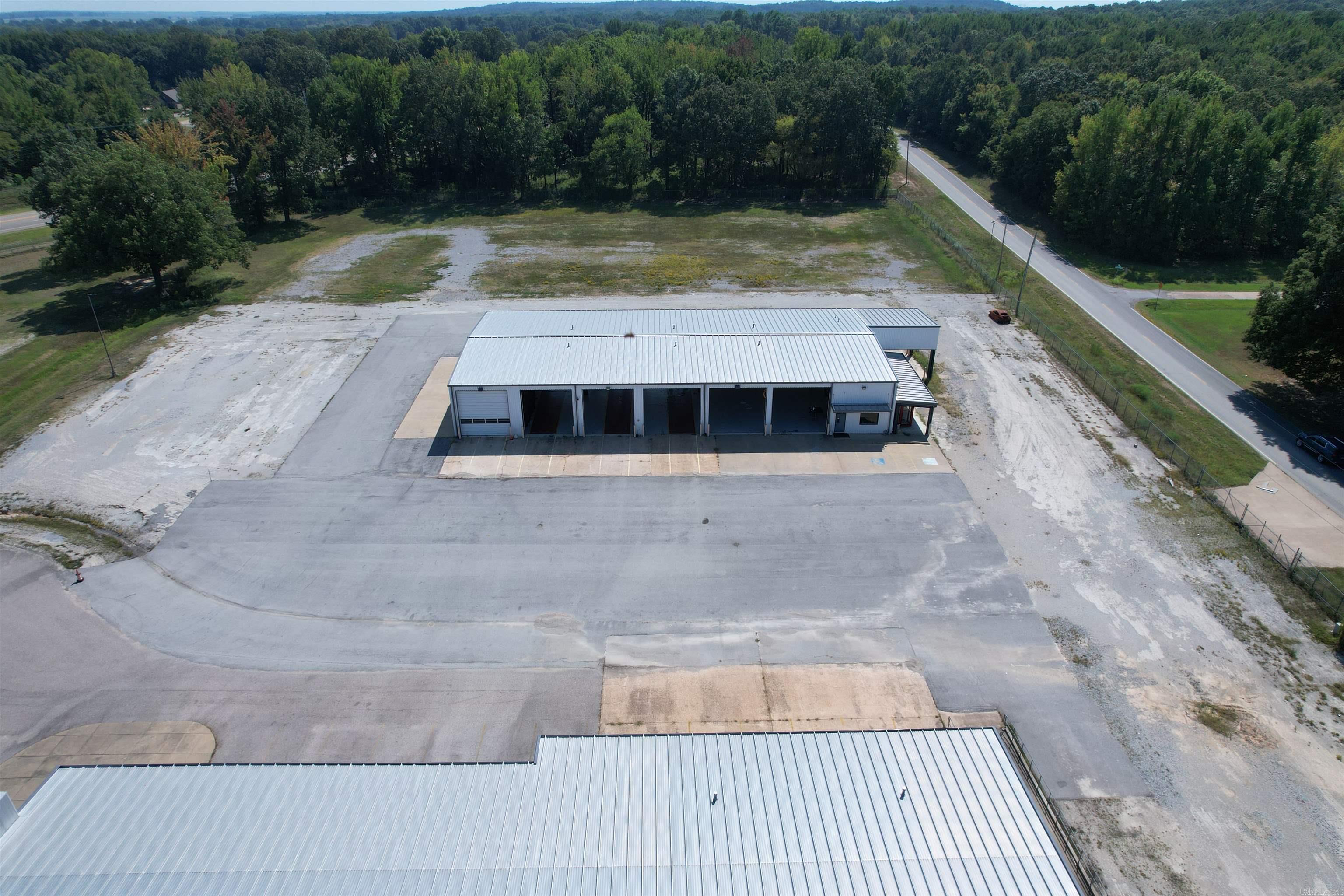 5511 Stadium Boulevard Property Photo 8